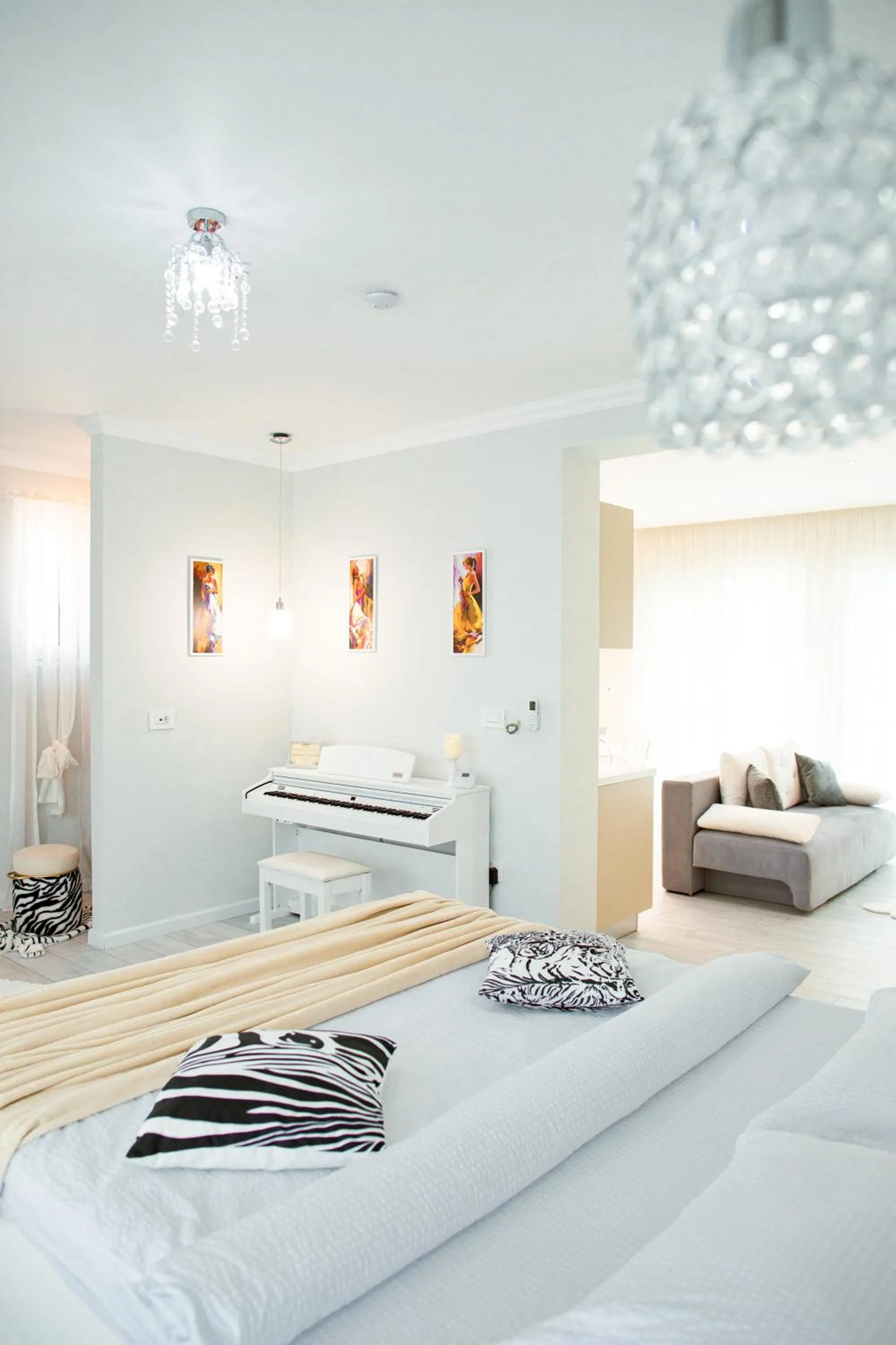 AM Apartment 13 Studio with Piano & Bathtub