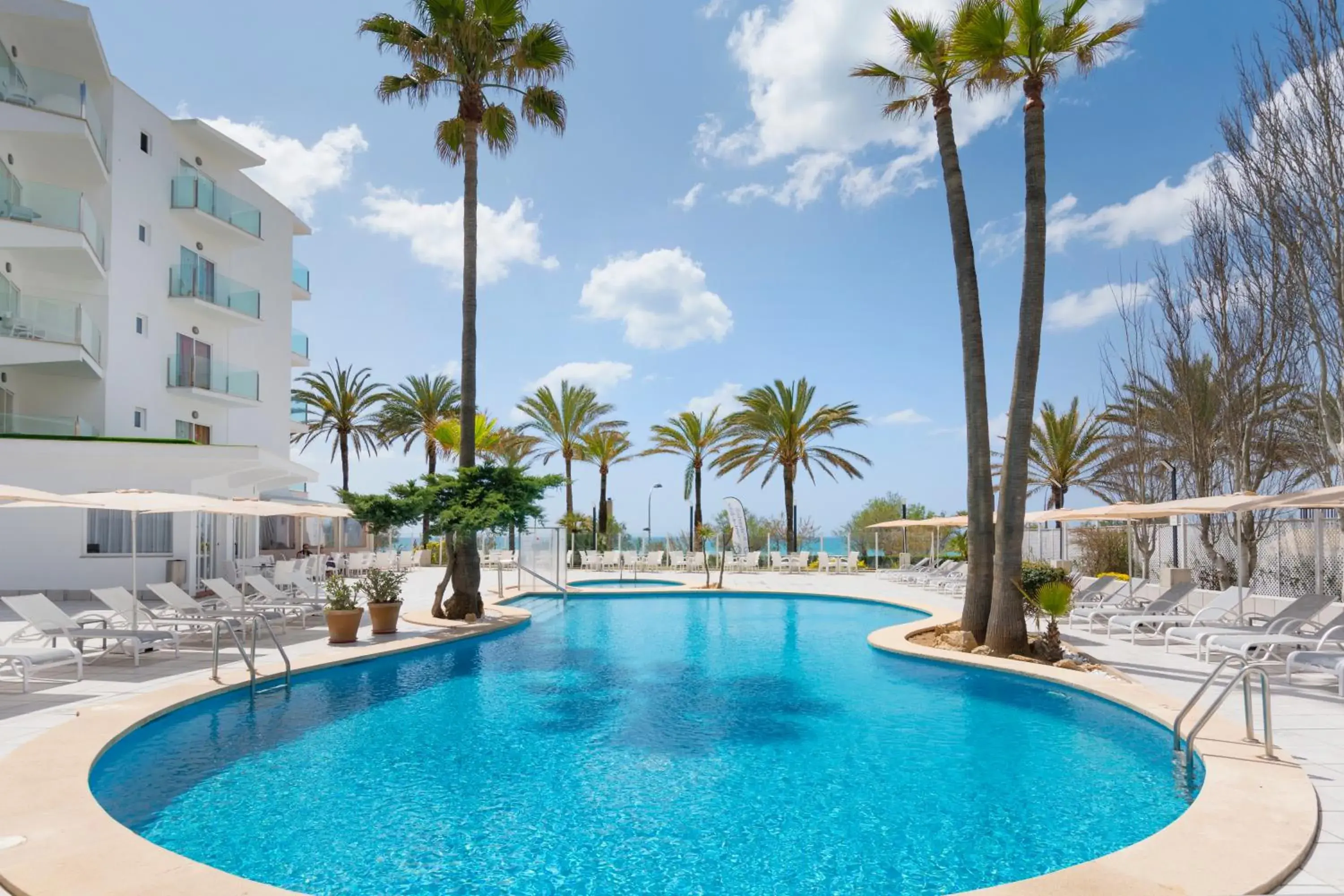 Swimming pool in HSM Golden Playa Swimming pool in HSM Golden Playa