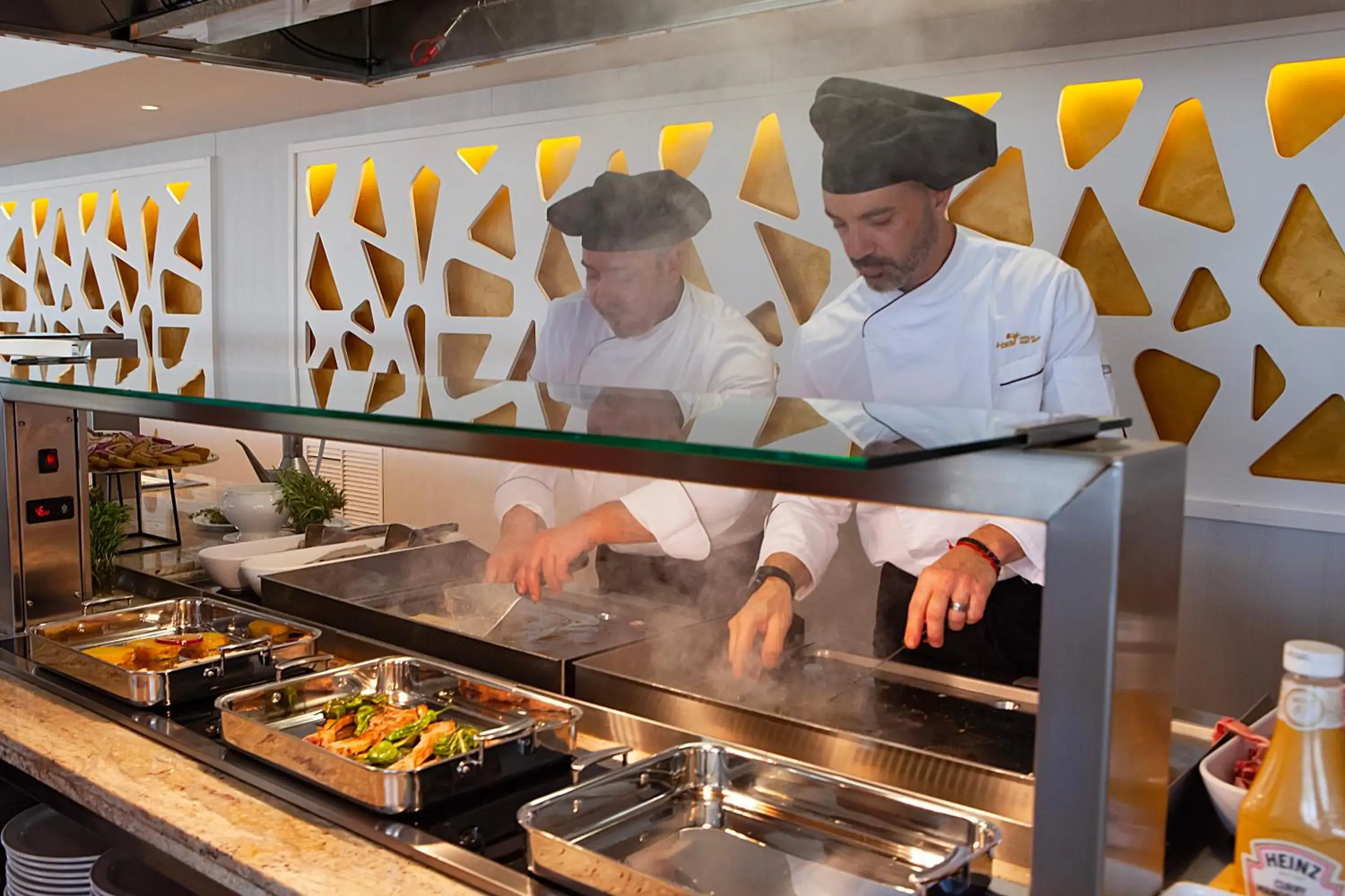 Restaurant/places to eat in HSM Golden Playa Restaurant/places to eat in HSM Golden Playa