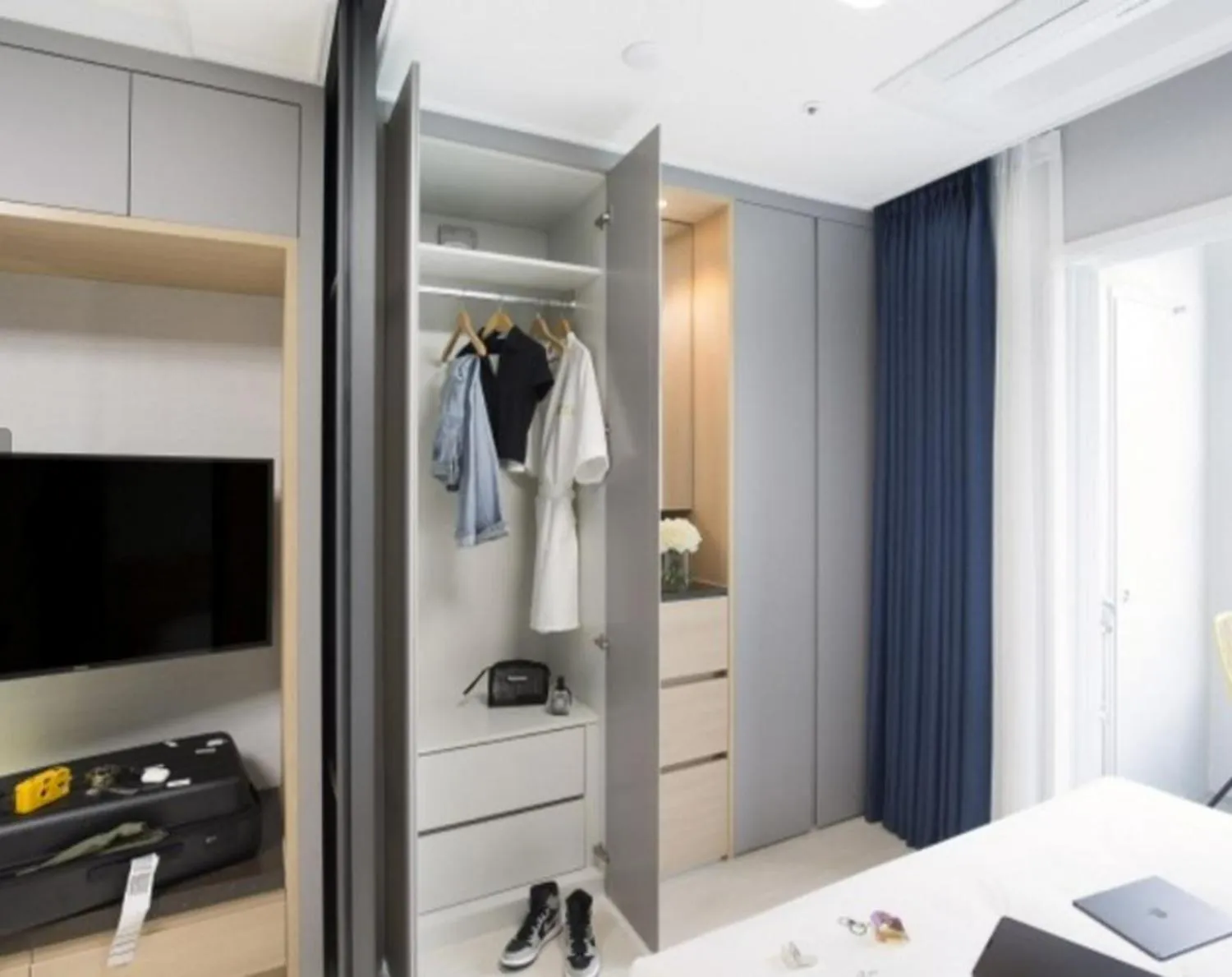 TV and multimedia, TV/Entertainment Center in Yeosu Hotel First City