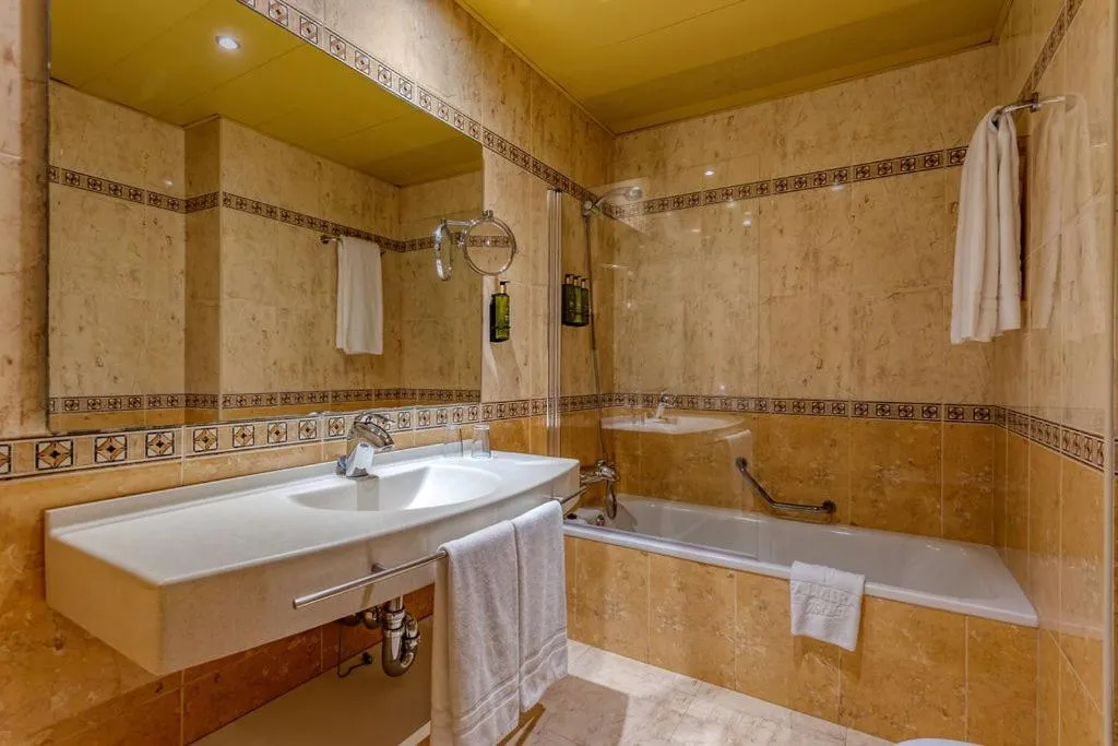 Bathroom in Ona Palmira Paguera