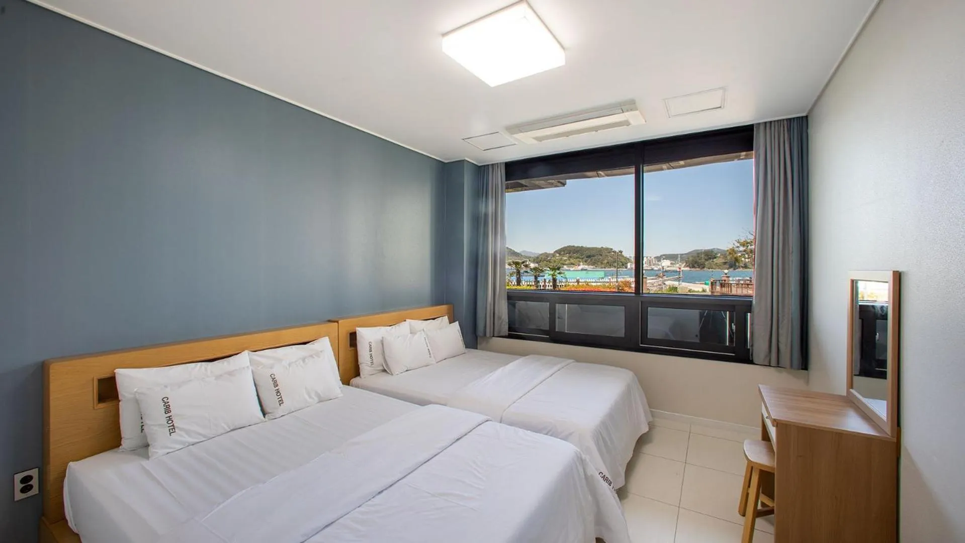 Bed in Carib Condo Hotel