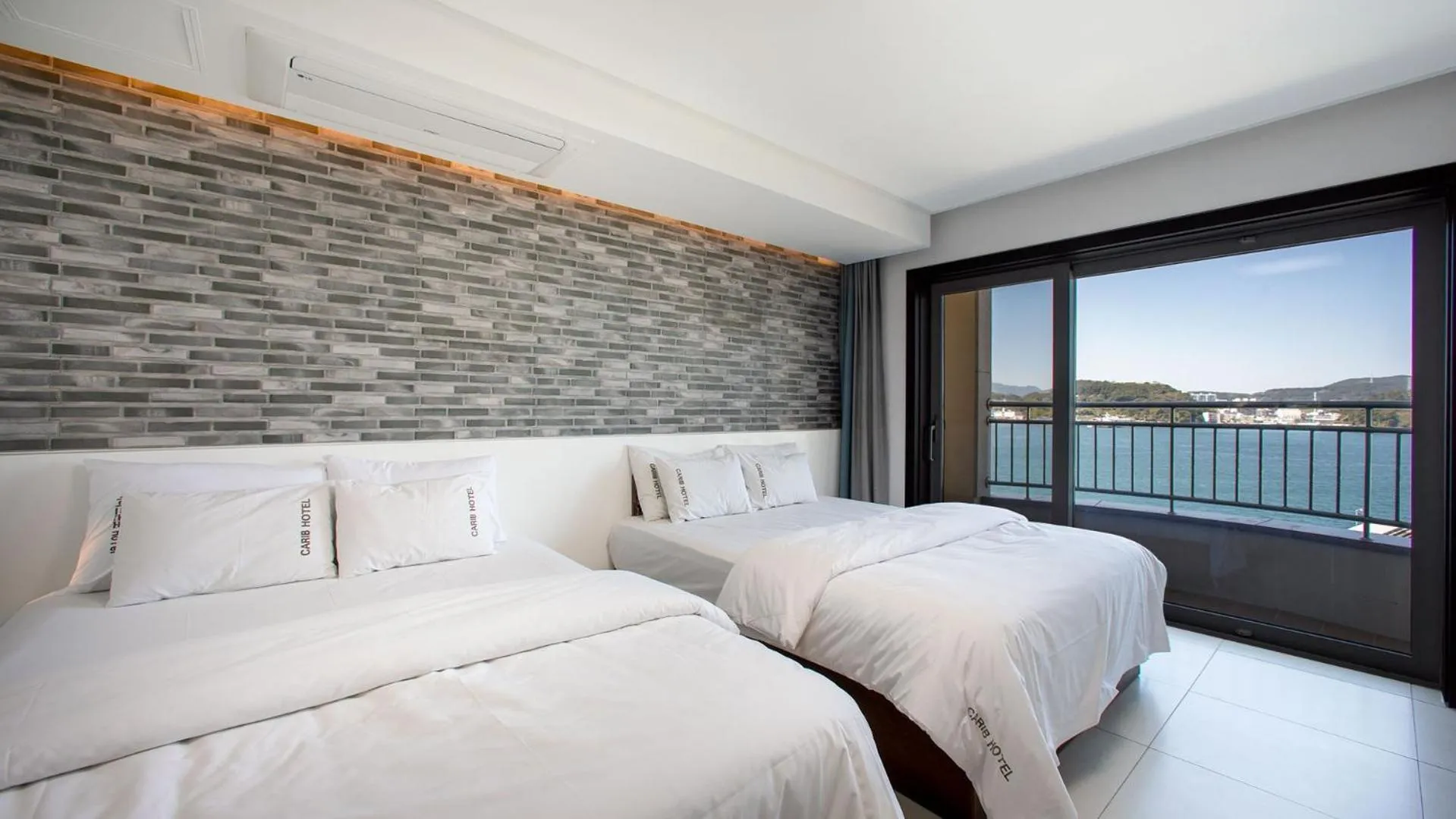 Bed in Carib Condo Hotel