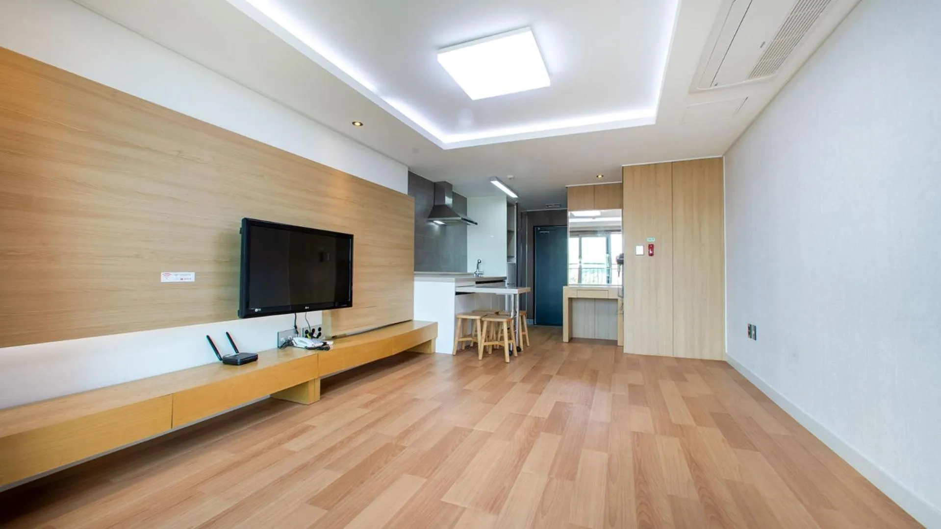 TV and multimedia, Bed in Carib Condo Hotel