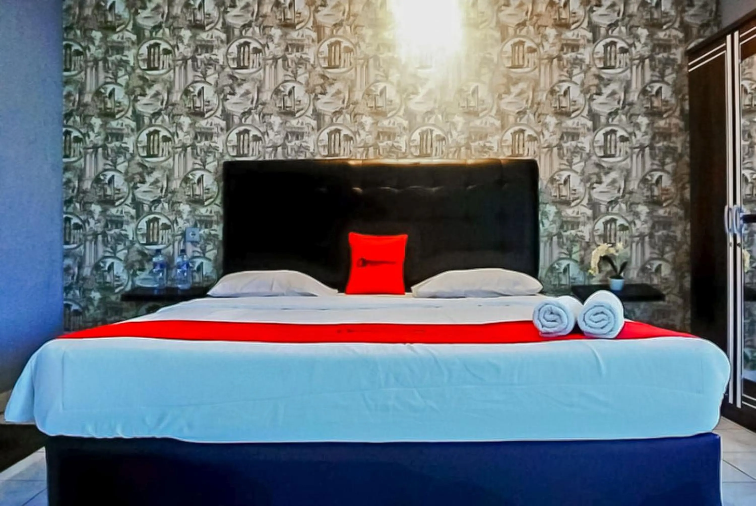 Bedroom, Bed in RedDoorz near Taman Safari 2