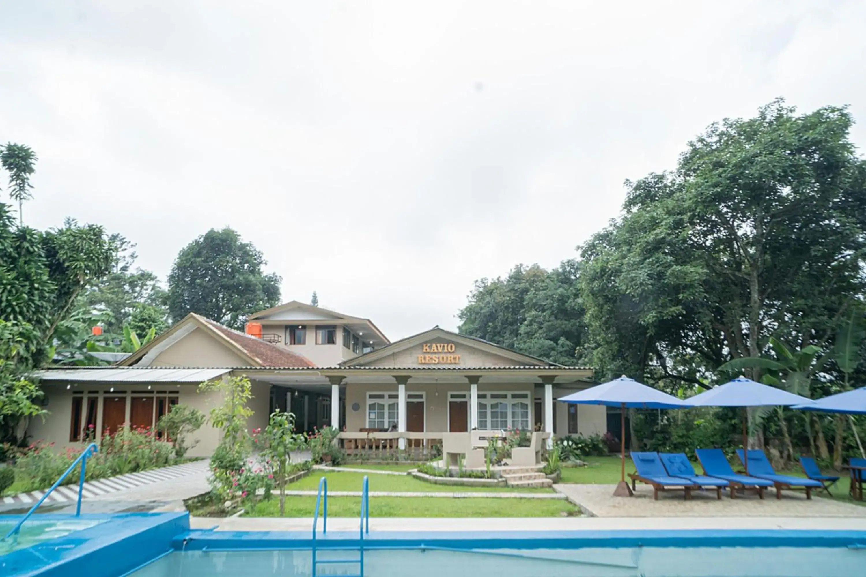 Property building in RedDoorz near Taman Safari 2 Property building in RedDoorz near Taman Safari 2