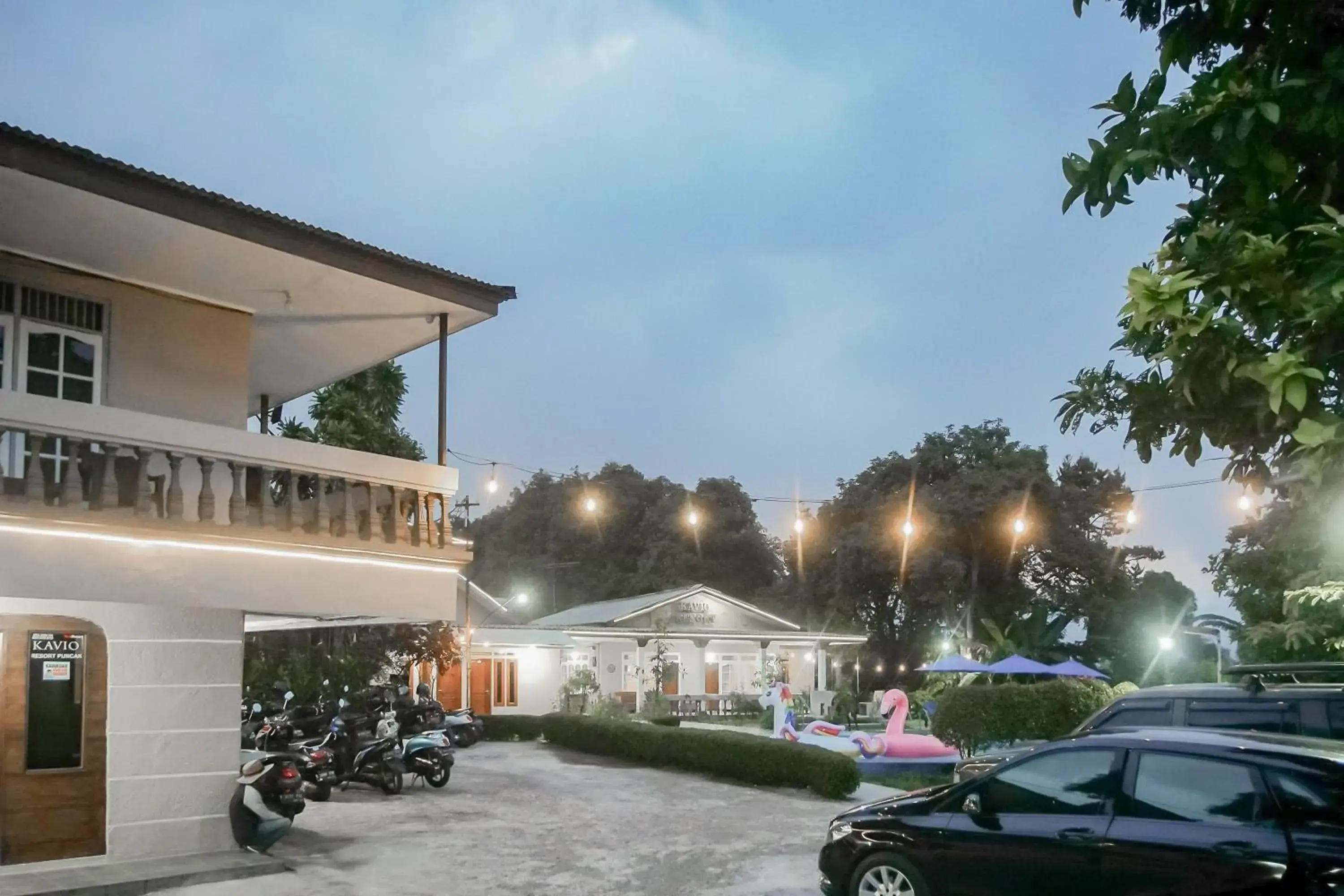 Property building in RedDoorz near Taman Safari 2 Property building in RedDoorz near Taman Safari 2