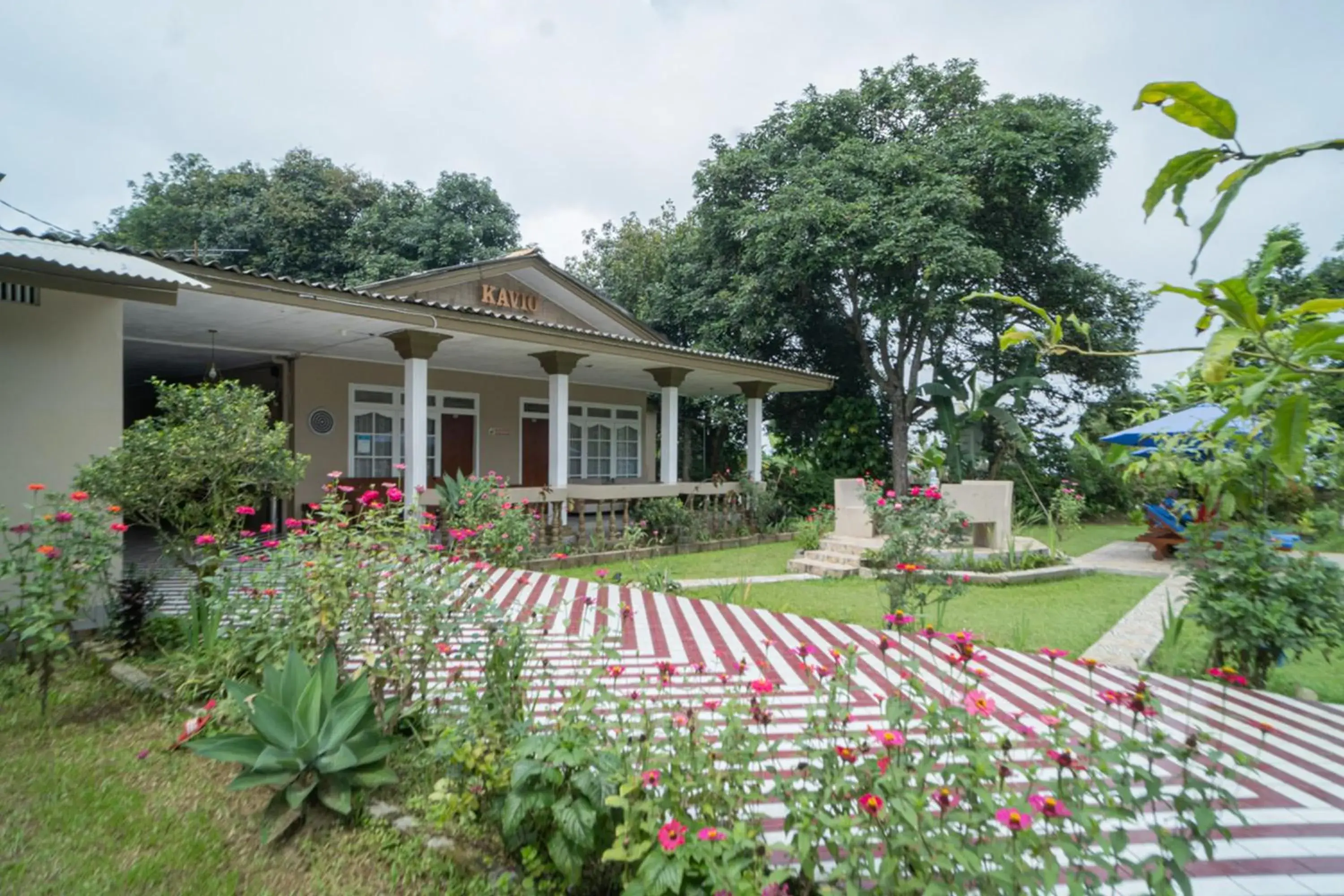 Property building in RedDoorz near Taman Safari 2 Property building in RedDoorz near Taman Safari 2