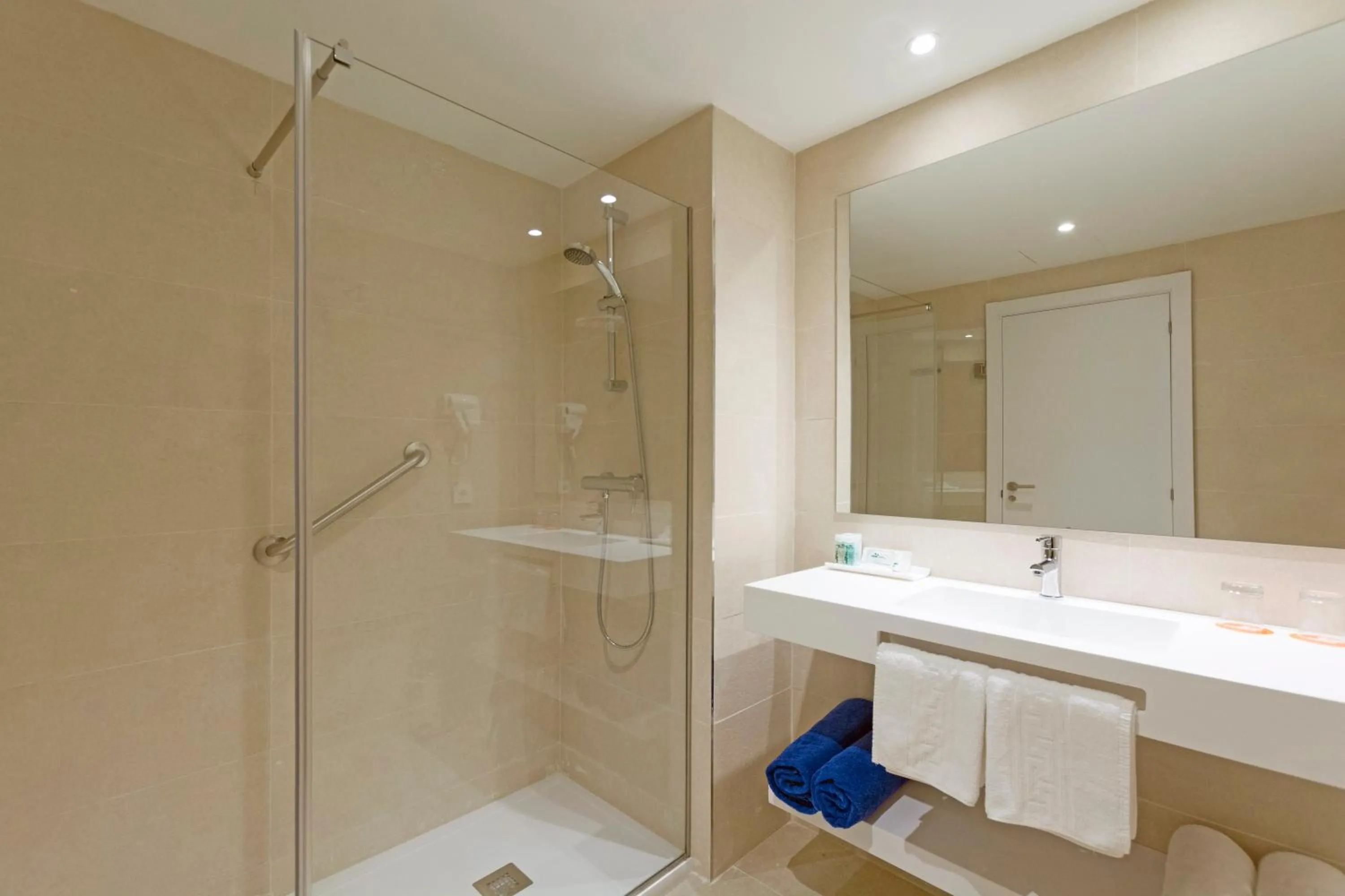 Bathroom in HSM Solivera