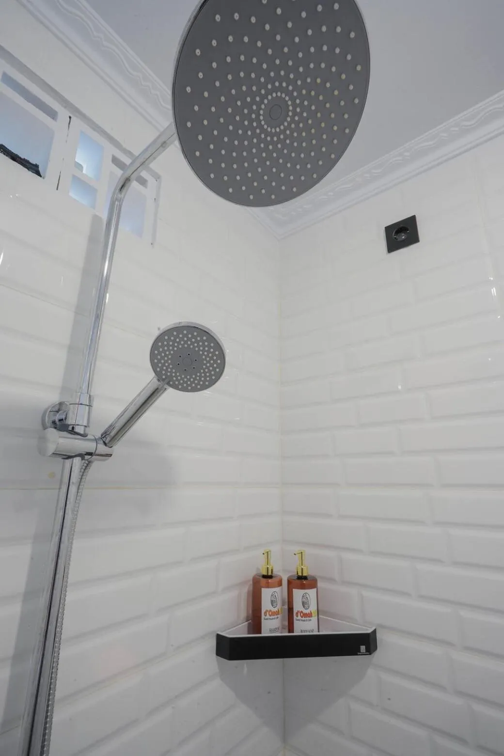 Shower in d' Omah Afi 1