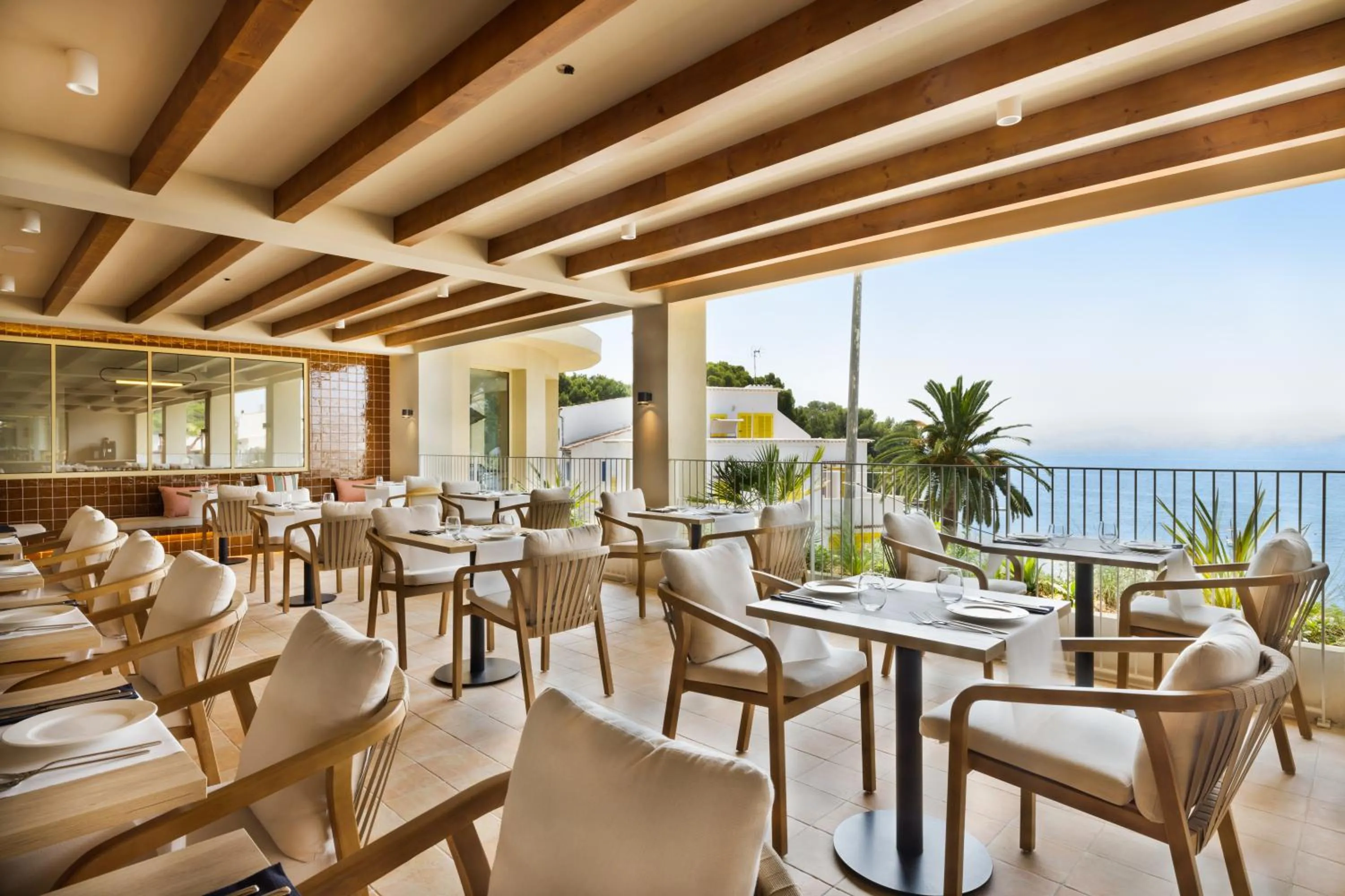 Restaurant/places to eat in Inmood Aucanada 4 Sup - Adults Only