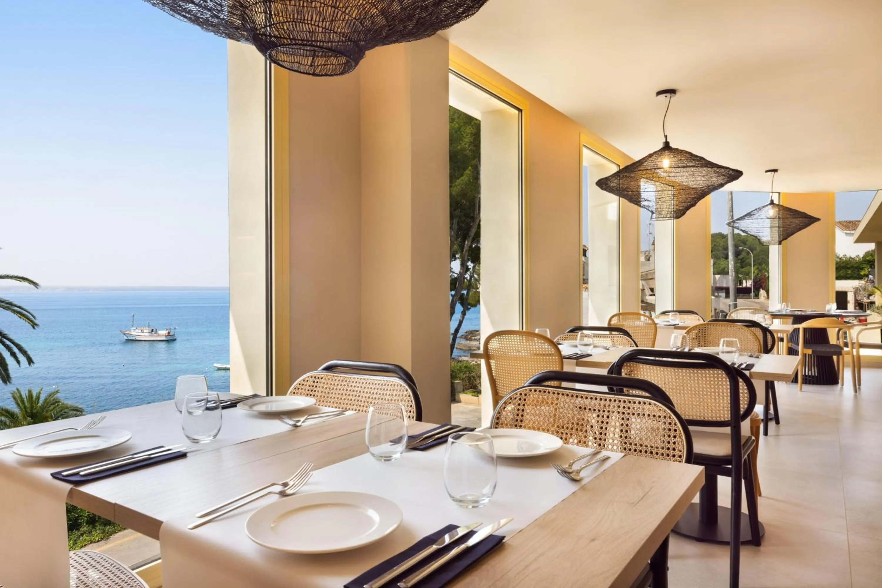 Restaurant/places to eat in Inmood Aucanada 4 Sup - Adults Only