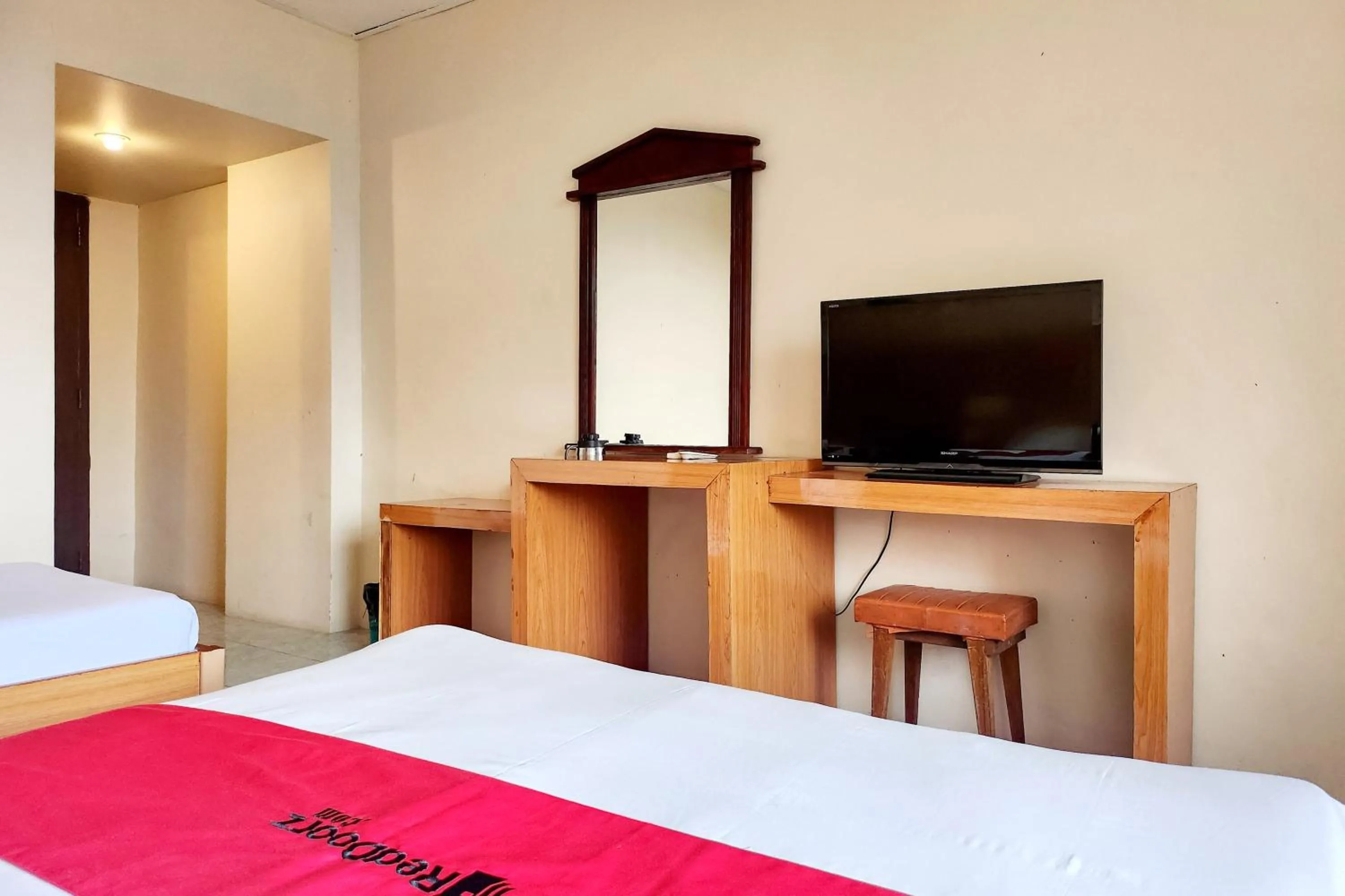 Bedroom, Bed in RedDoorz Near Pelabuhan Sri Bintan Pura Tanjungpinang