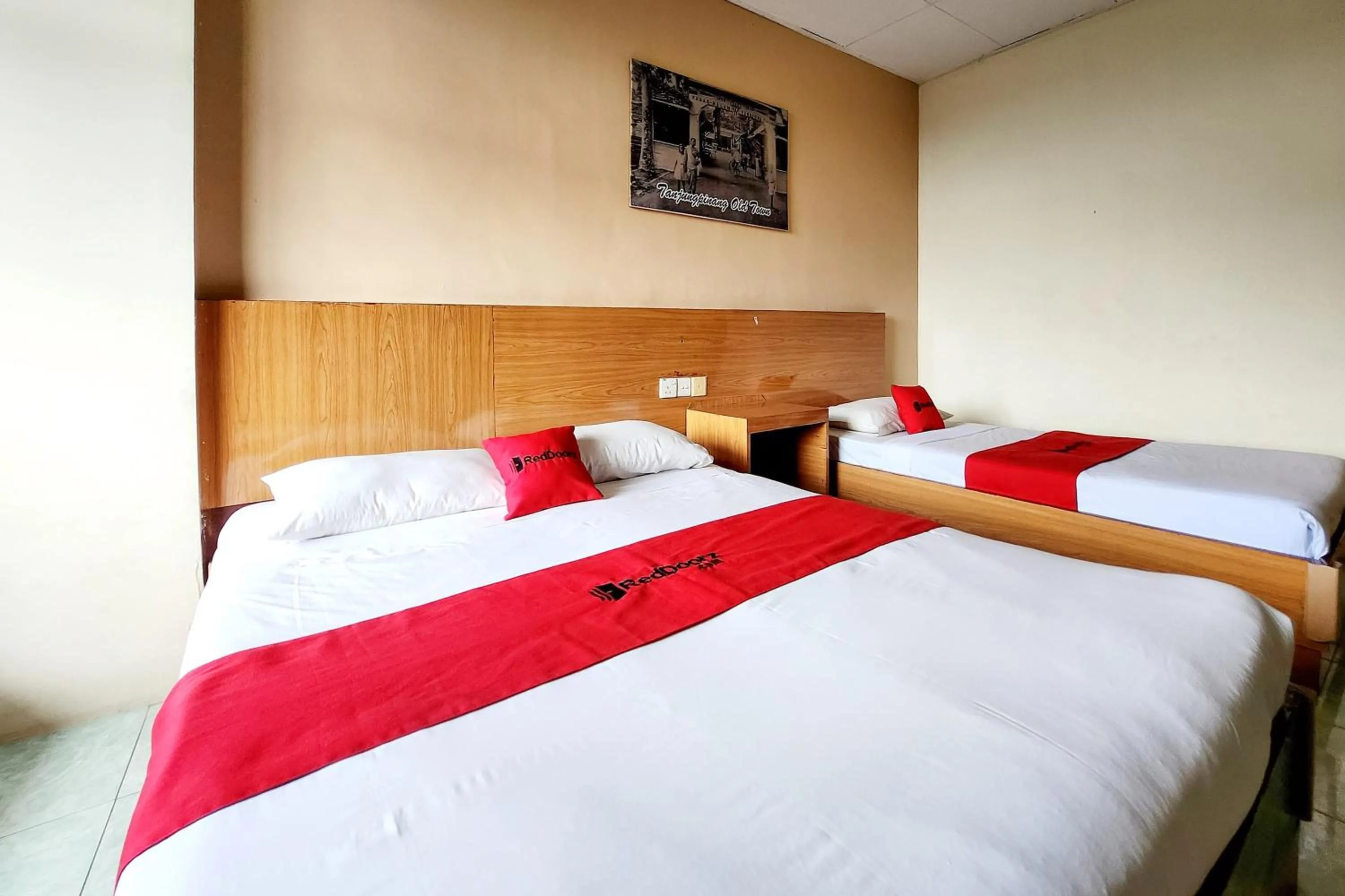 Bedroom, Bed in RedDoorz Near Pelabuhan Sri Bintan Pura Tanjungpinang