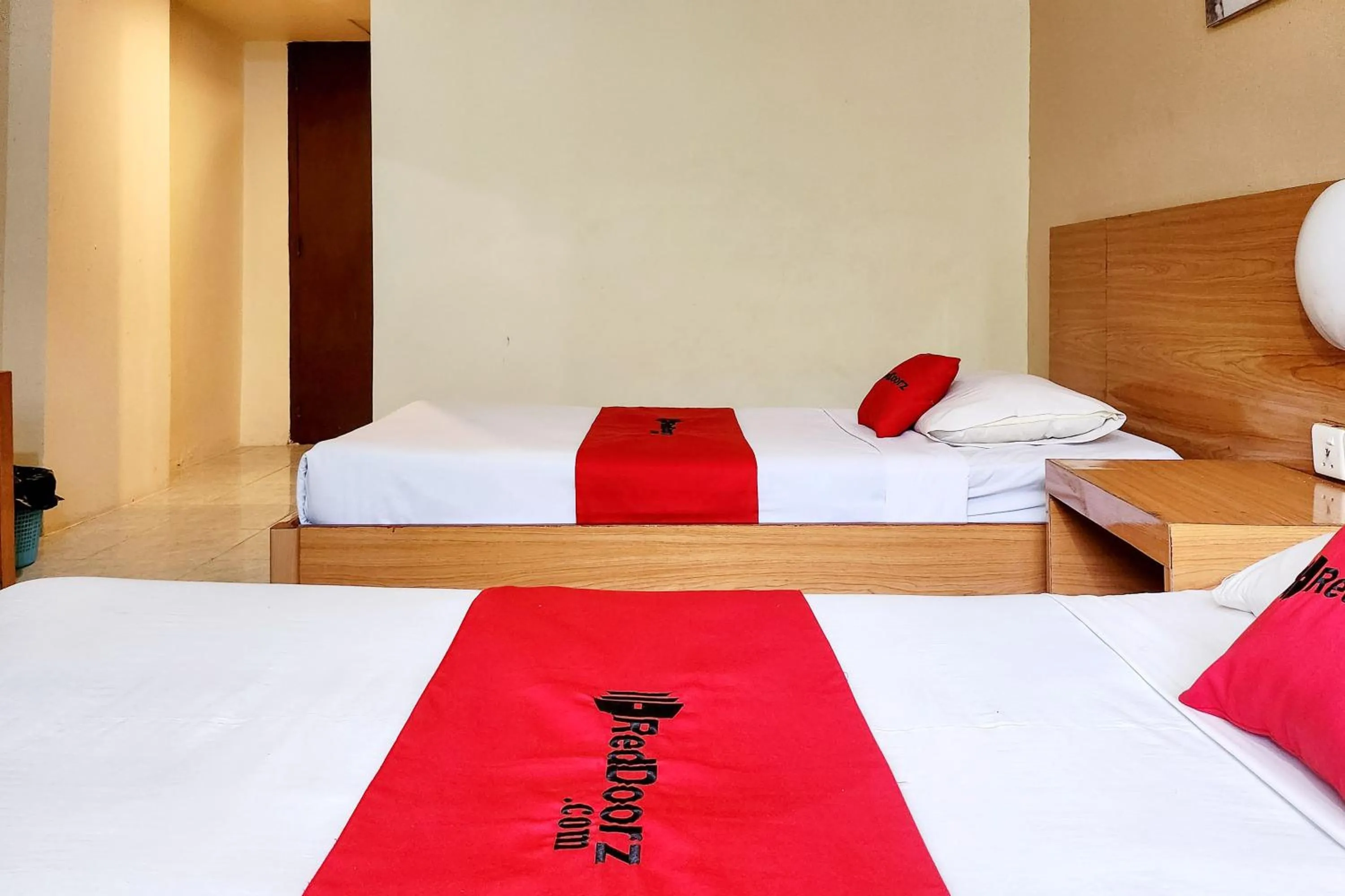 Bedroom, Bed in RedDoorz Near Pelabuhan Sri Bintan Pura Tanjungpinang