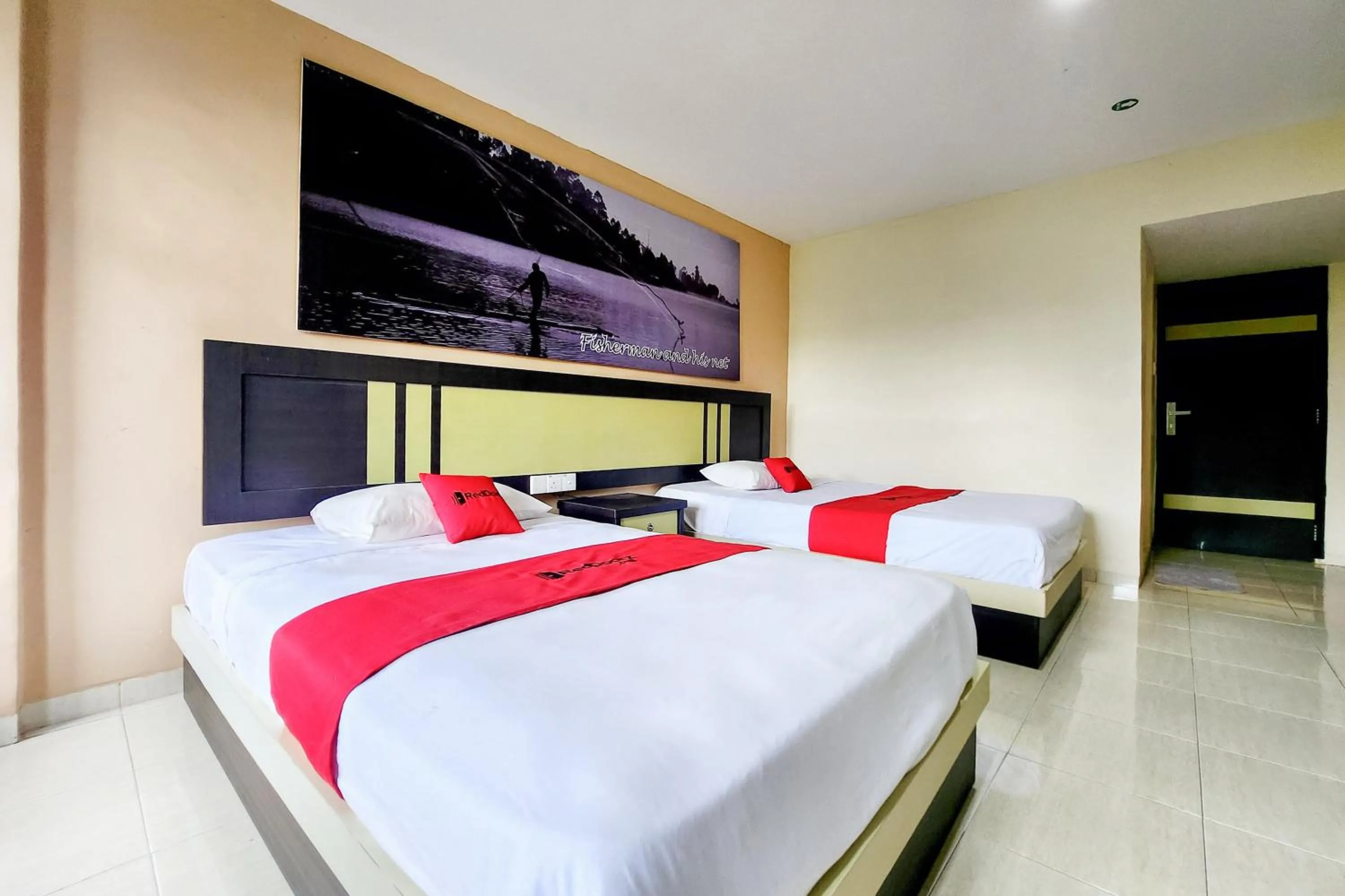 Bedroom, Bed in RedDoorz Near Pelabuhan Sri Bintan Pura Tanjungpinang