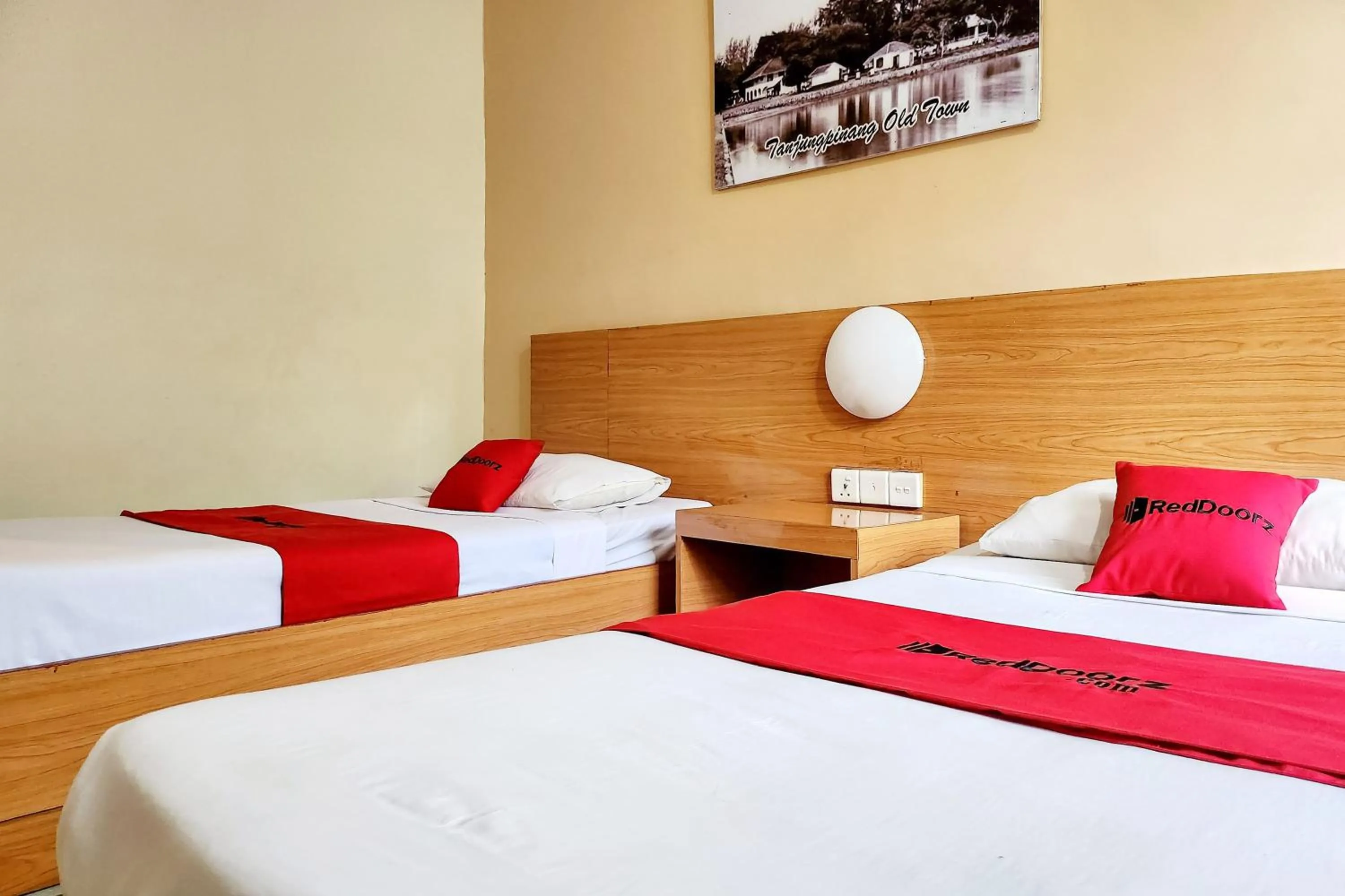Bedroom, Bed in RedDoorz Near Pelabuhan Sri Bintan Pura Tanjungpinang