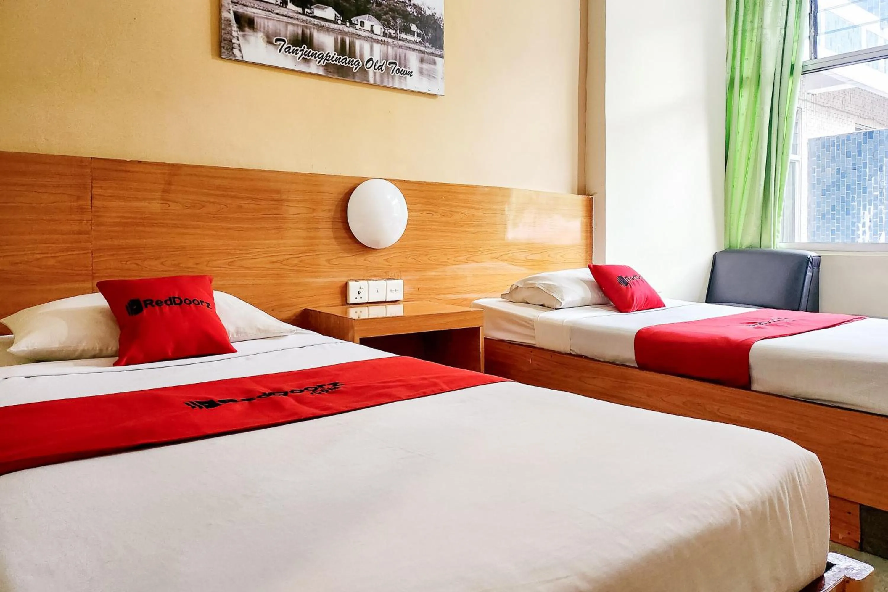 Bedroom, Bed in RedDoorz Near Pelabuhan Sri Bintan Pura Tanjungpinang