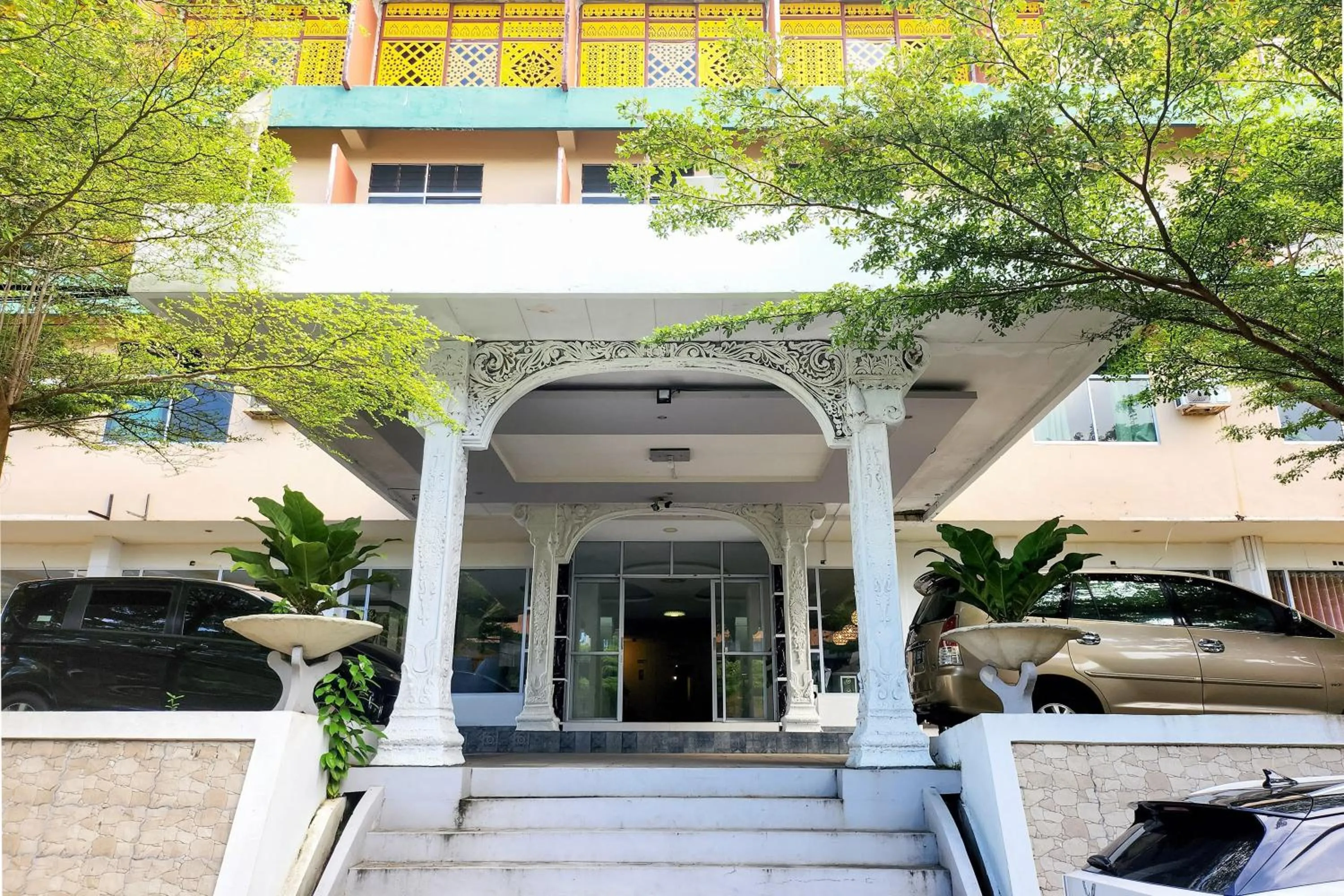 Facade/entrance in RedDoorz Near Pelabuhan Sri Bintan Pura Tanjungpinang