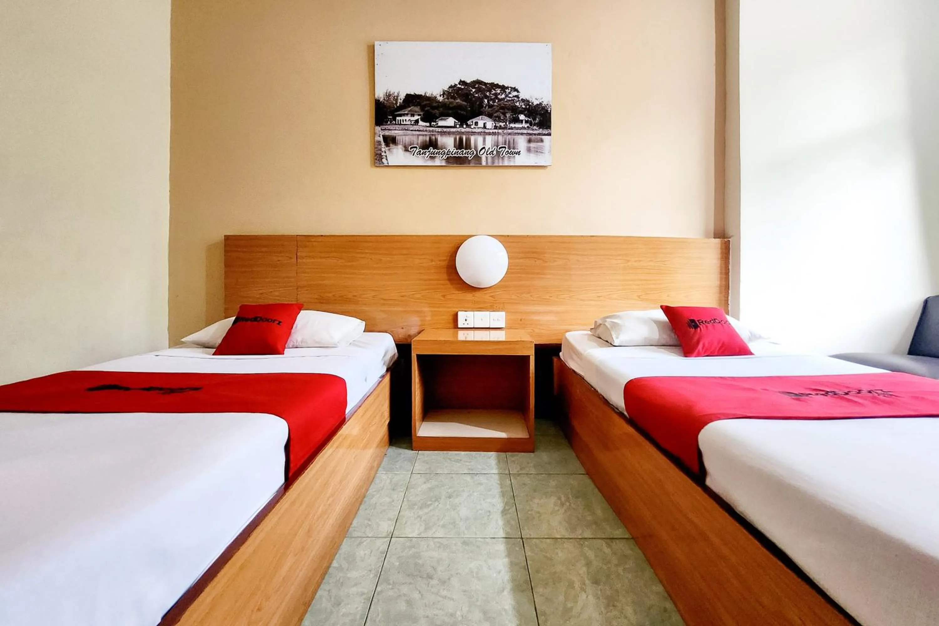 Bedroom, Bed in RedDoorz Near Pelabuhan Sri Bintan Pura Tanjungpinang