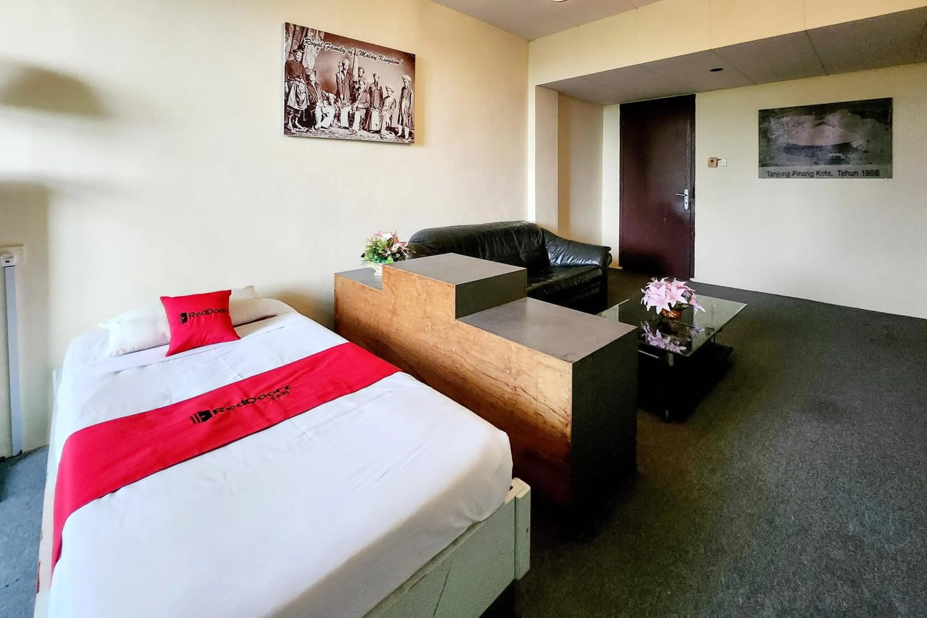 Bedroom, Bed in RedDoorz Near Pelabuhan Sri Bintan Pura Tanjungpinang