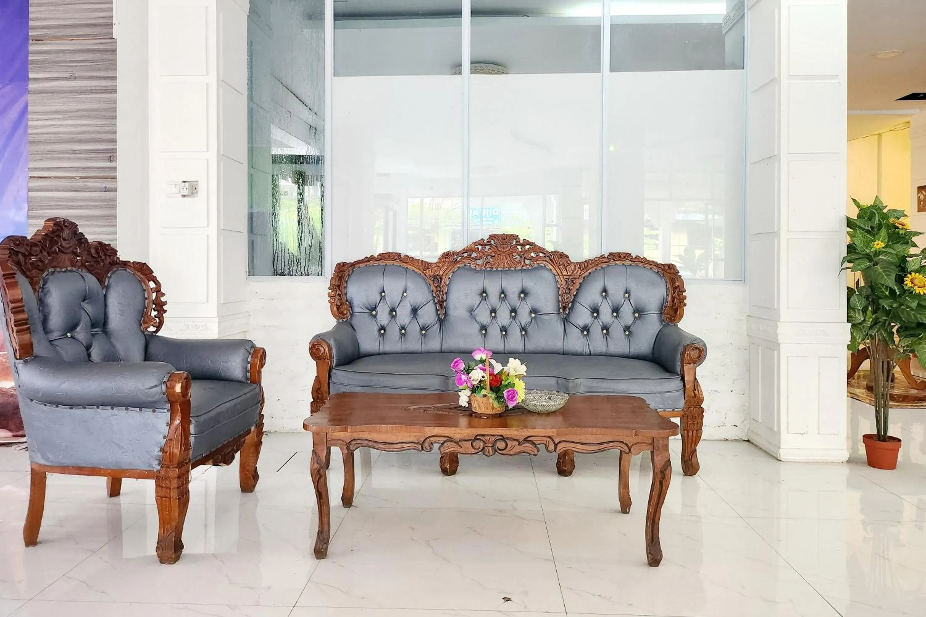 Seating area in RedDoorz Near Pelabuhan Sri Bintan Pura Tanjungpinang