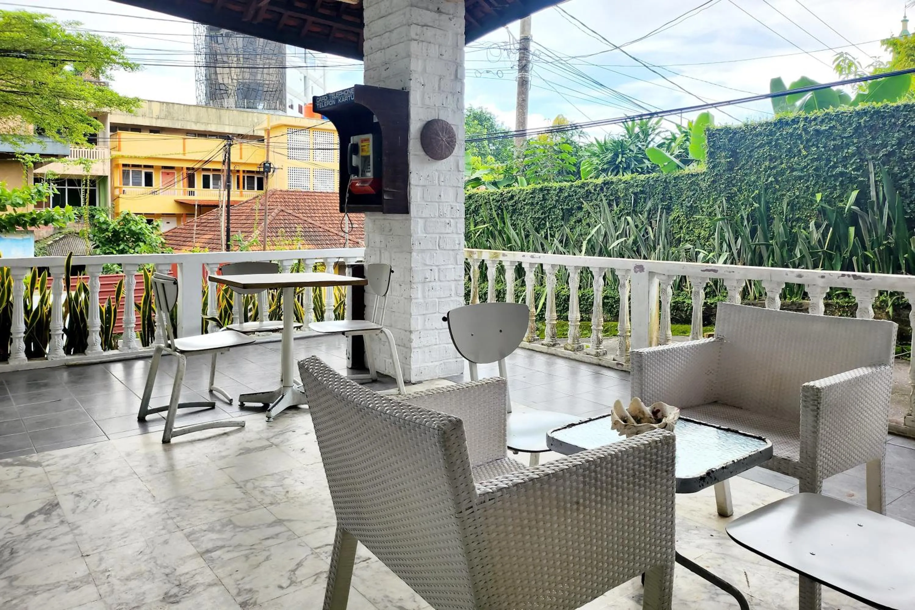 Seating area in RedDoorz Near Pelabuhan Sri Bintan Pura Tanjungpinang