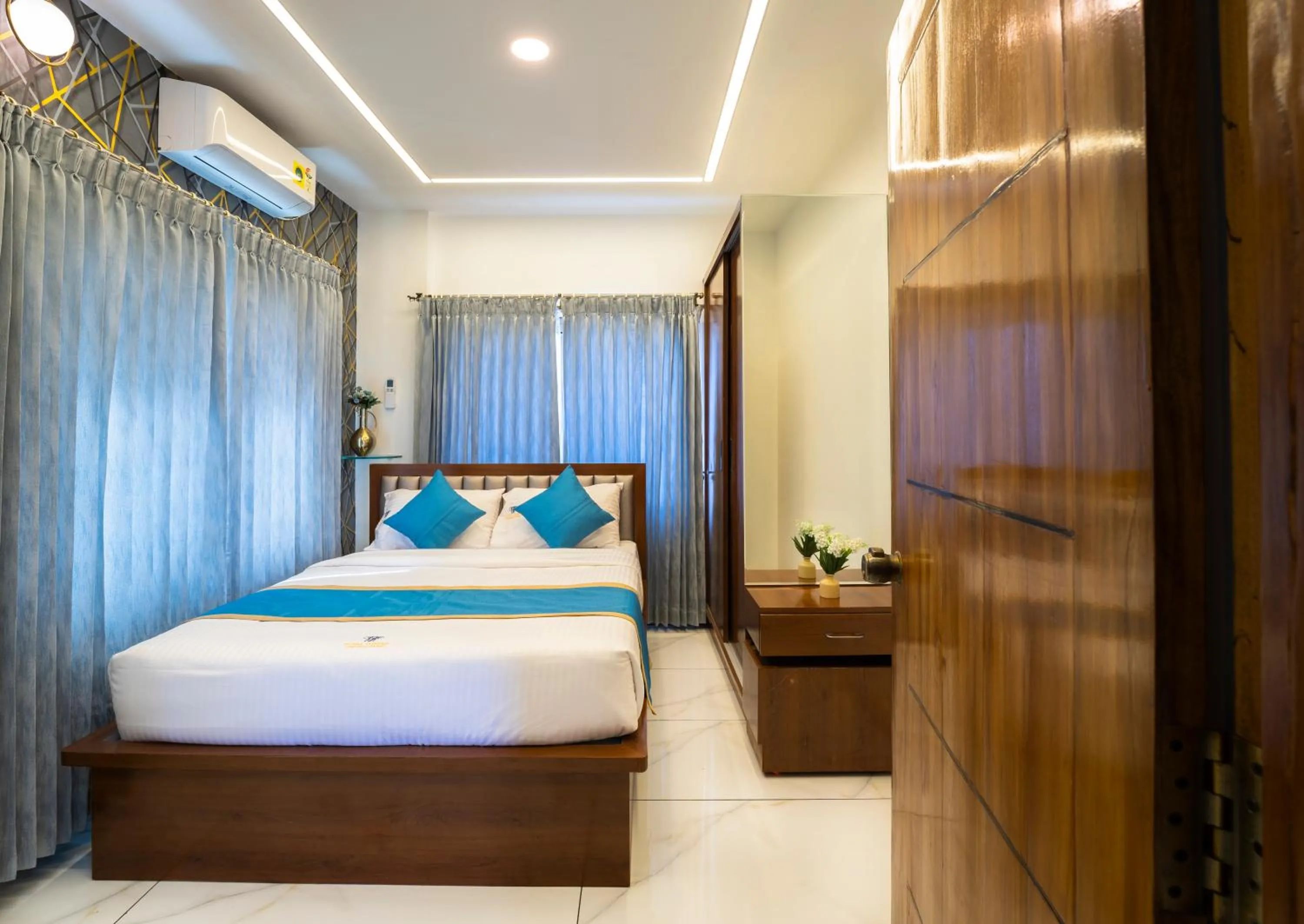 Bed in Royal Tusker Luxury Service Apartments