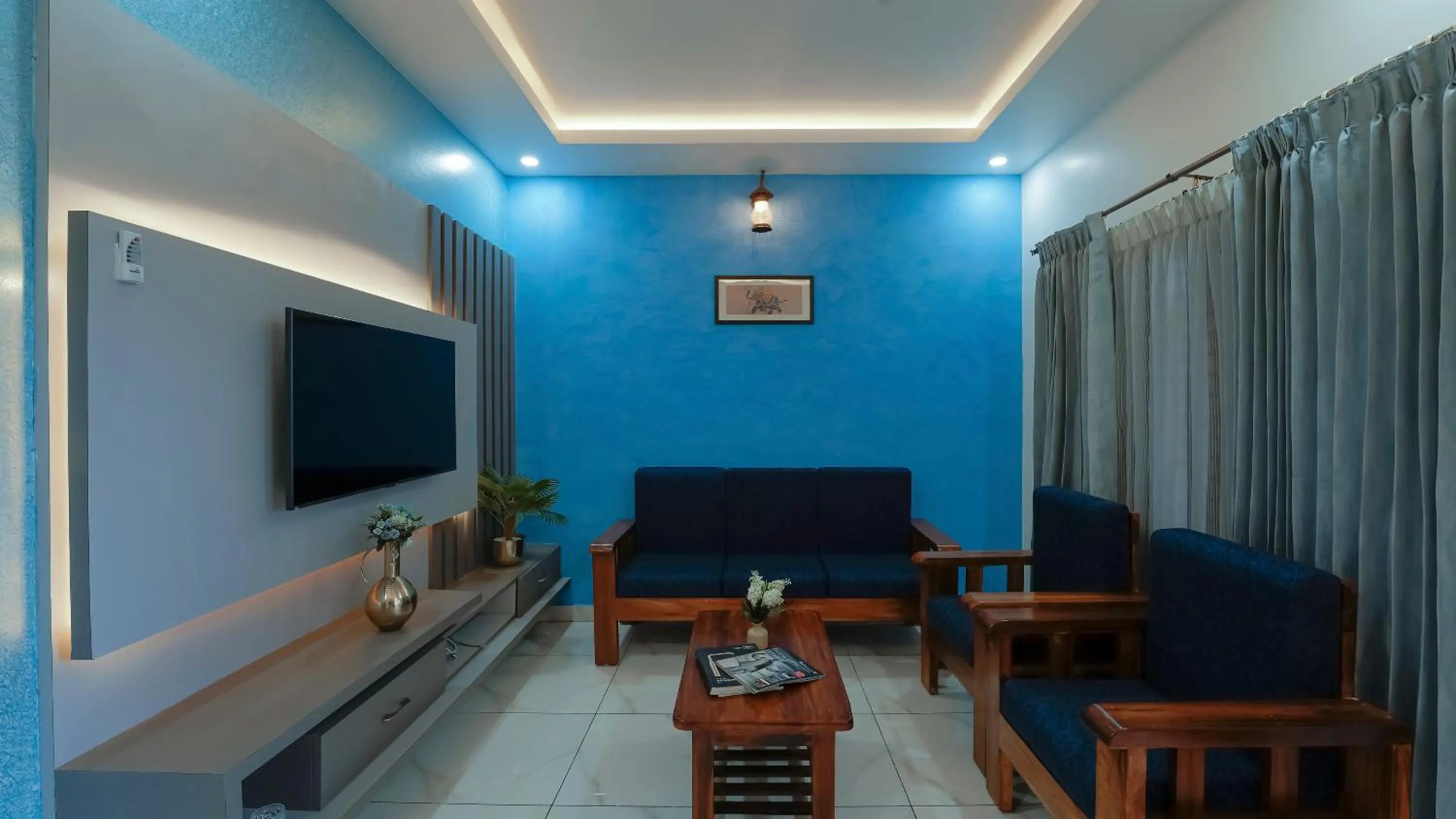 TV and multimedia in Royal Tusker Luxury Service Apartments