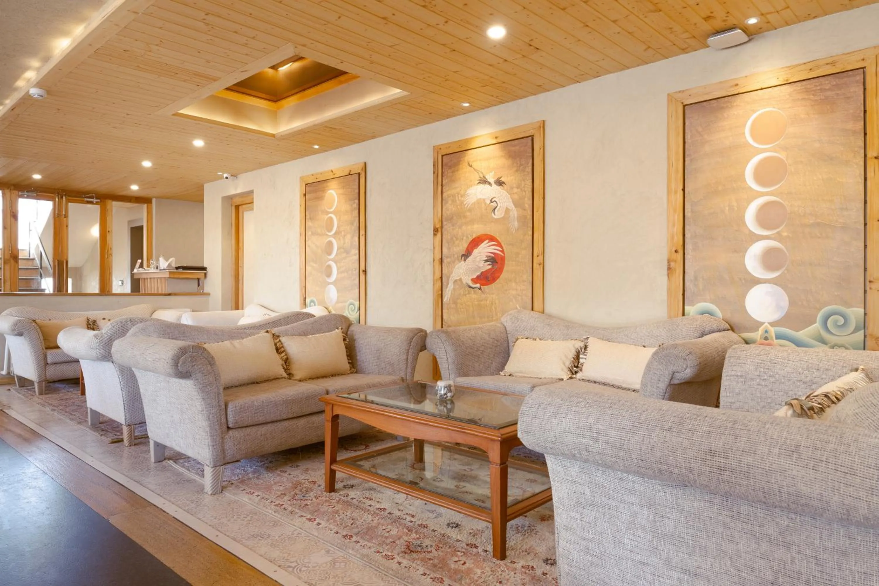 Restaurant/places to eat in Pal Hotel