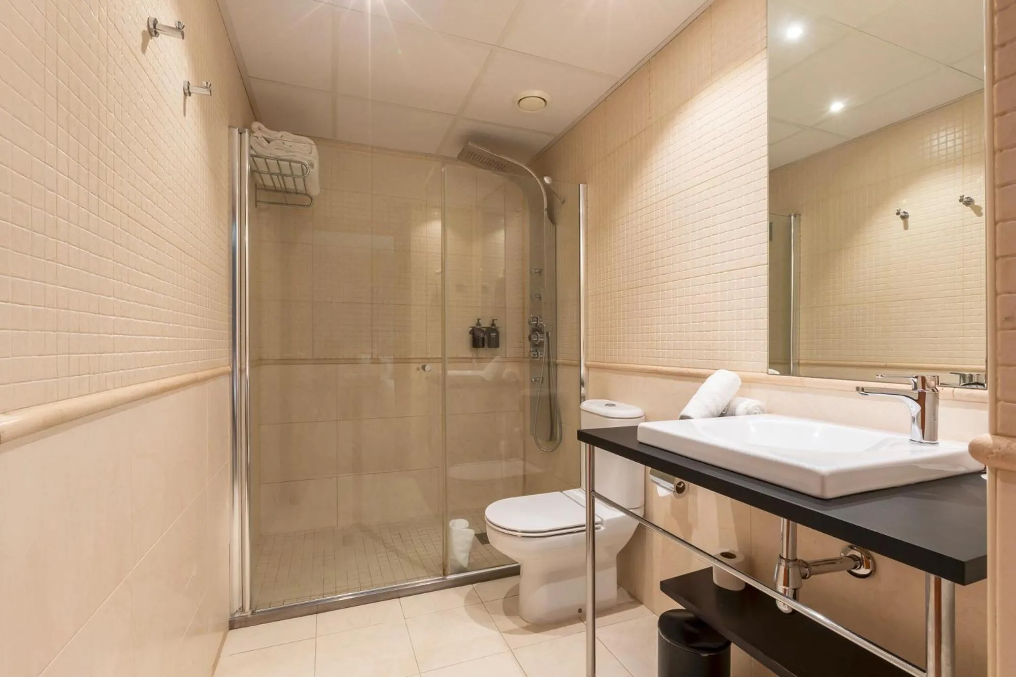 Shower in Acta Sant Just