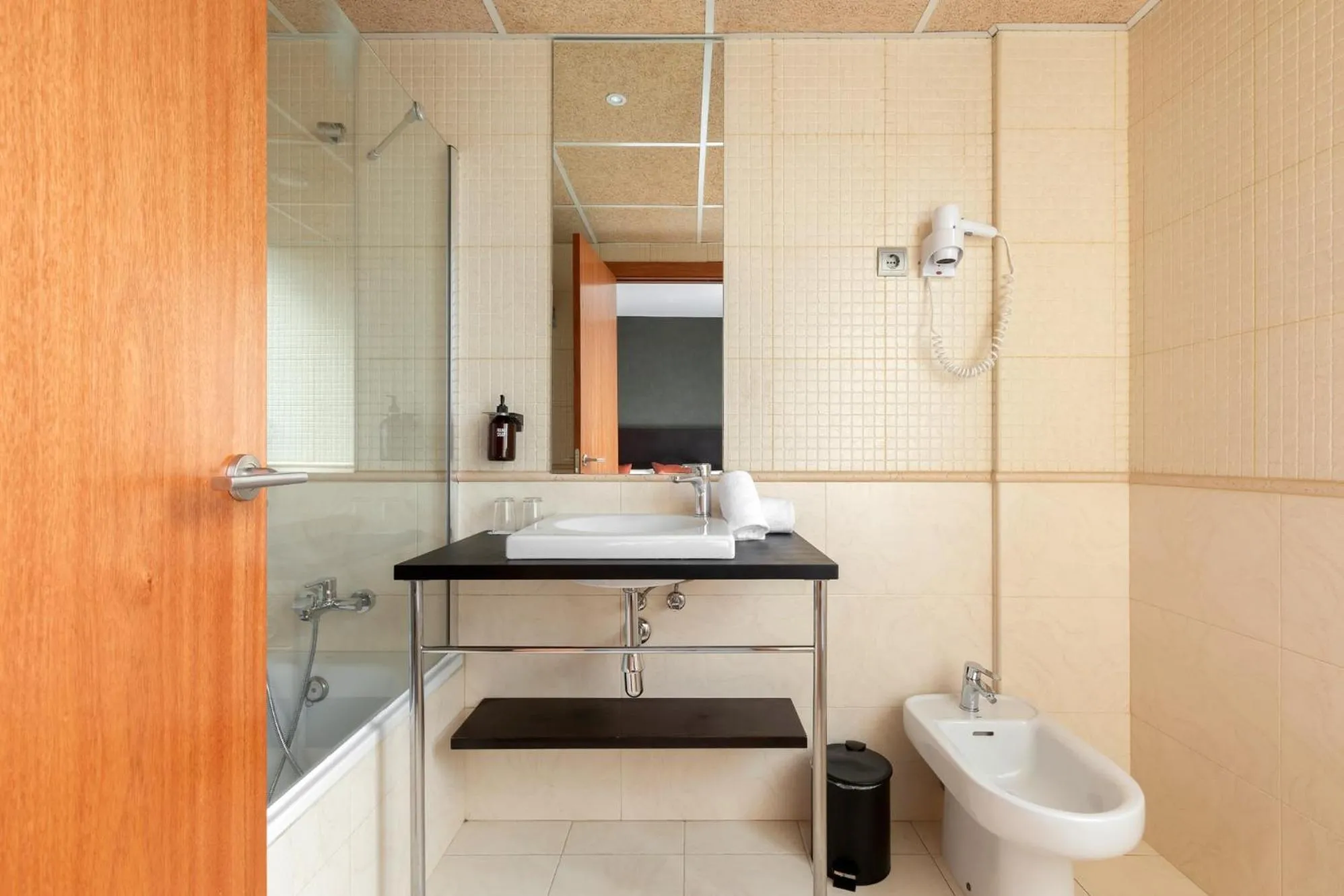 Shower in Acta Sant Just