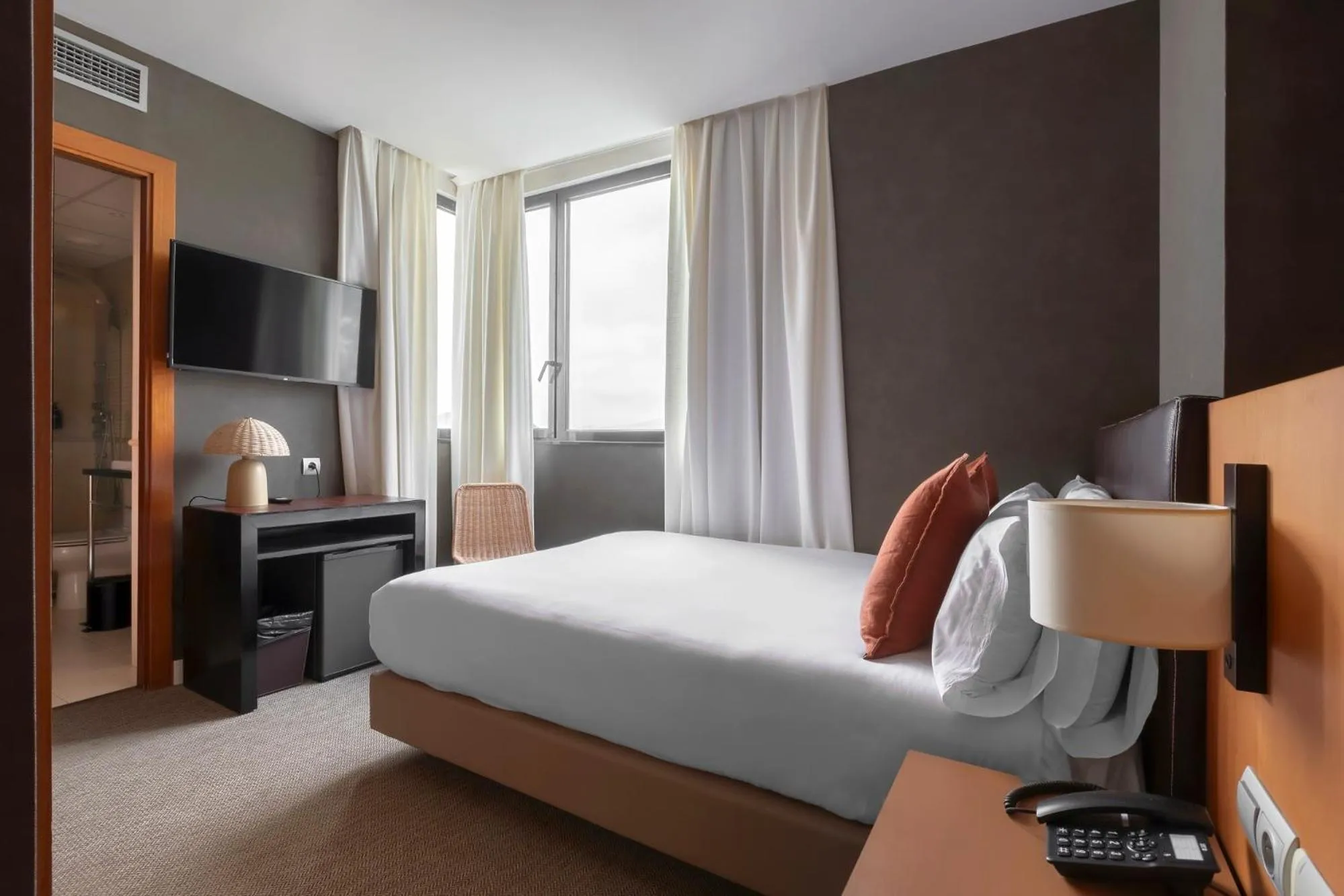 Communal lounge/ TV room, Bed in Acta Sant Just