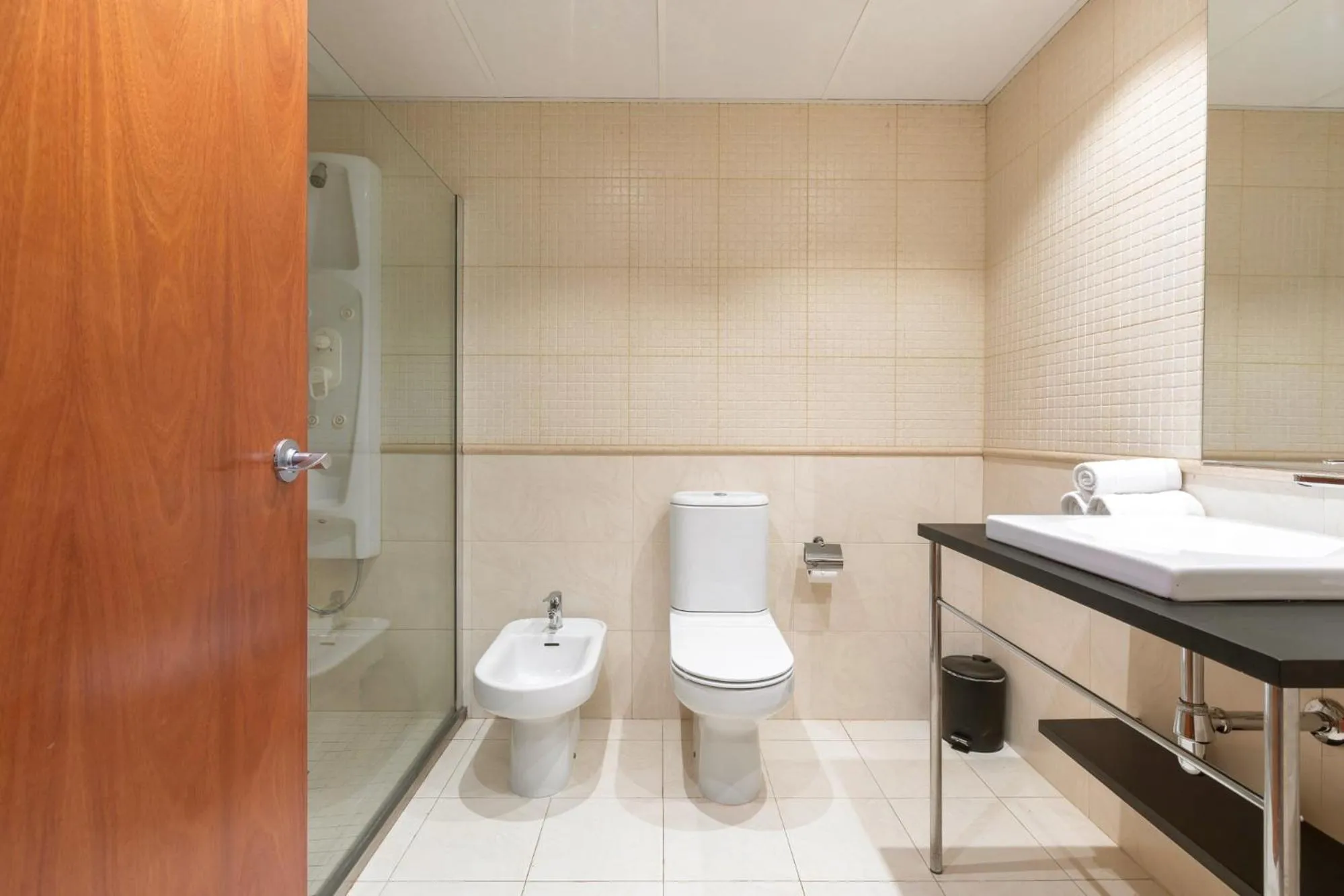 Shower in Acta Sant Just