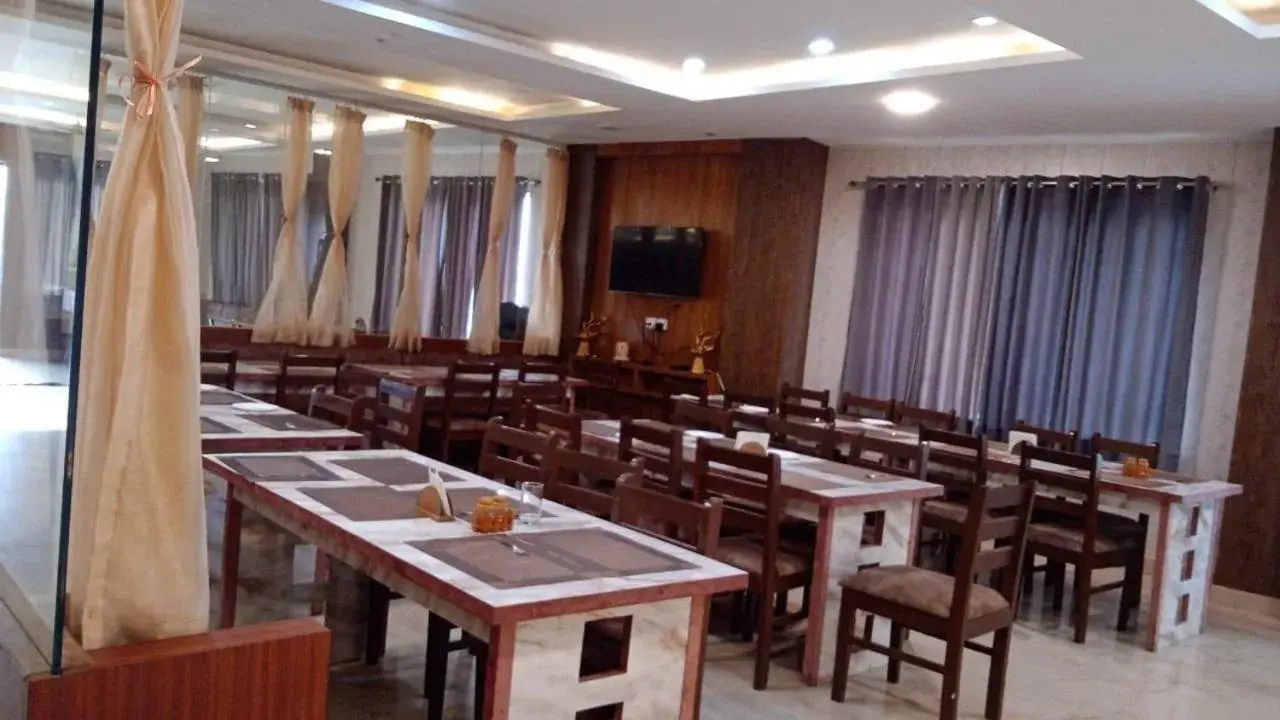 Restaurant/places to eat in Treebo The Empire Near Taj Mahal Agra Restaurant/places to eat in Treebo The Empire Near Taj Mahal Agra
