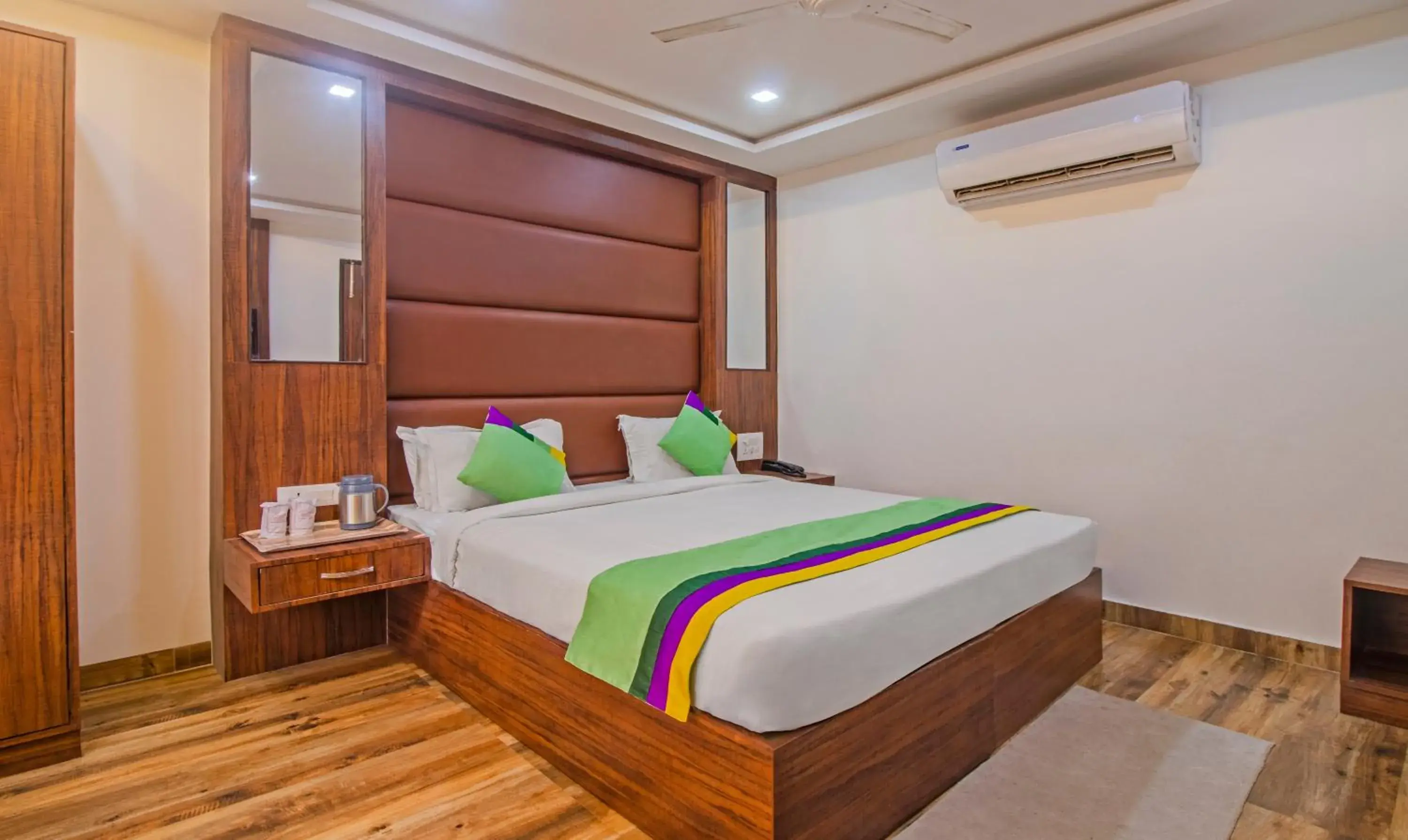 Bedroom, Bed in Treebo The Empire Near Taj Mahal Agra Bedroom, Bed in Treebo The Empire Near Taj Mahal Agra