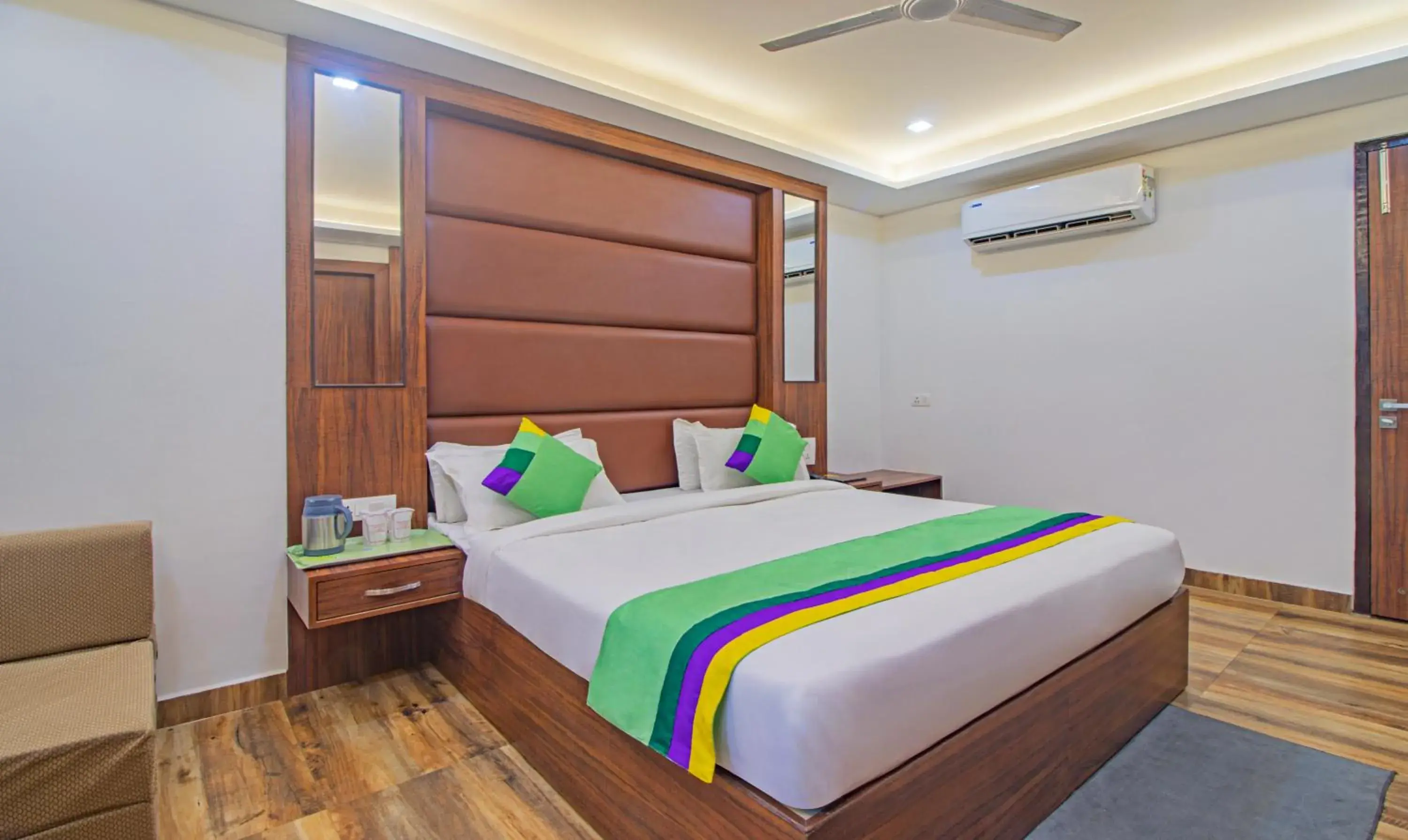 Bedroom, Bed in Treebo The Empire Near Taj Mahal Agra Bedroom, Bed in Treebo The Empire Near Taj Mahal Agra