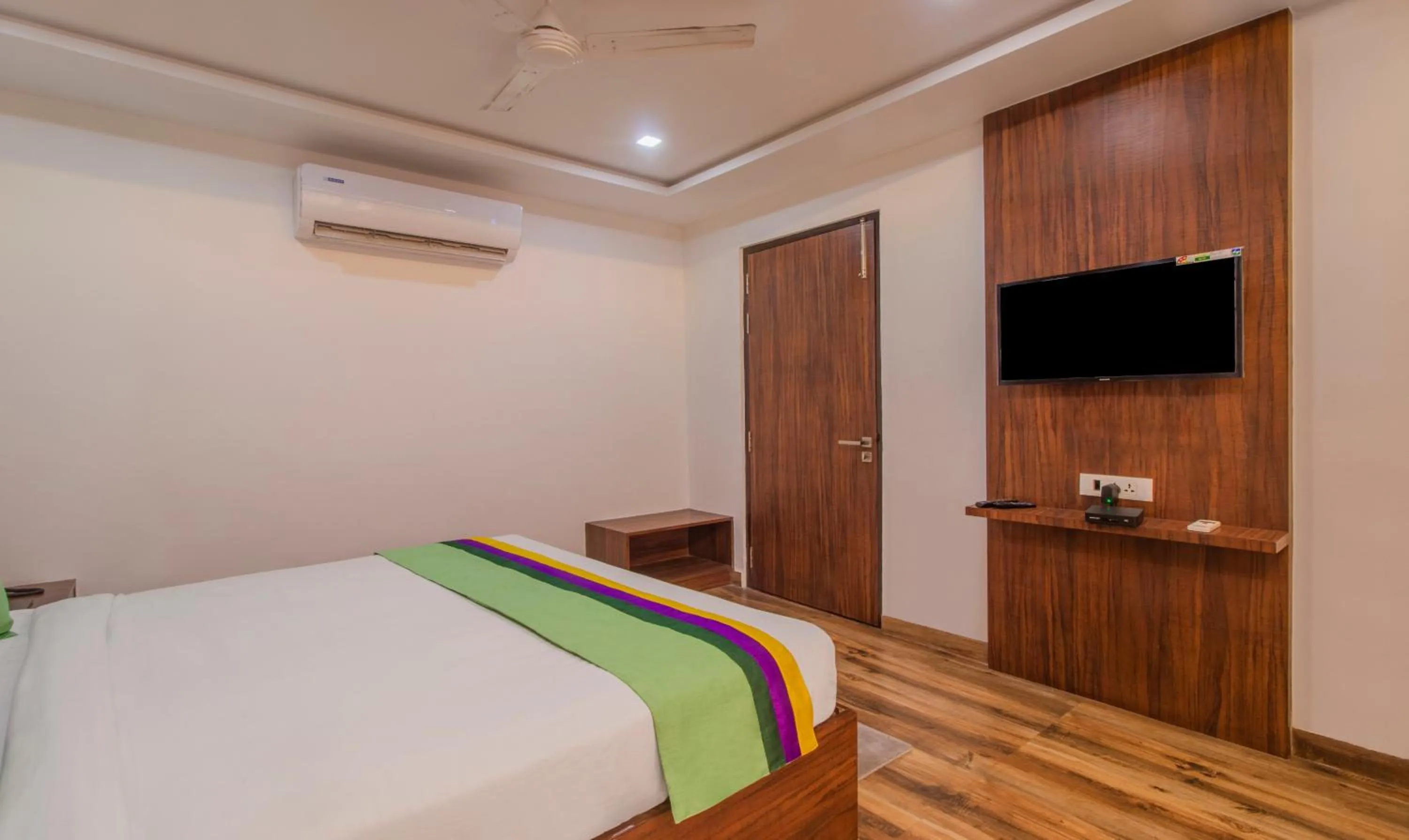 Bedroom, Bed in Treebo The Empire Near Taj Mahal Agra