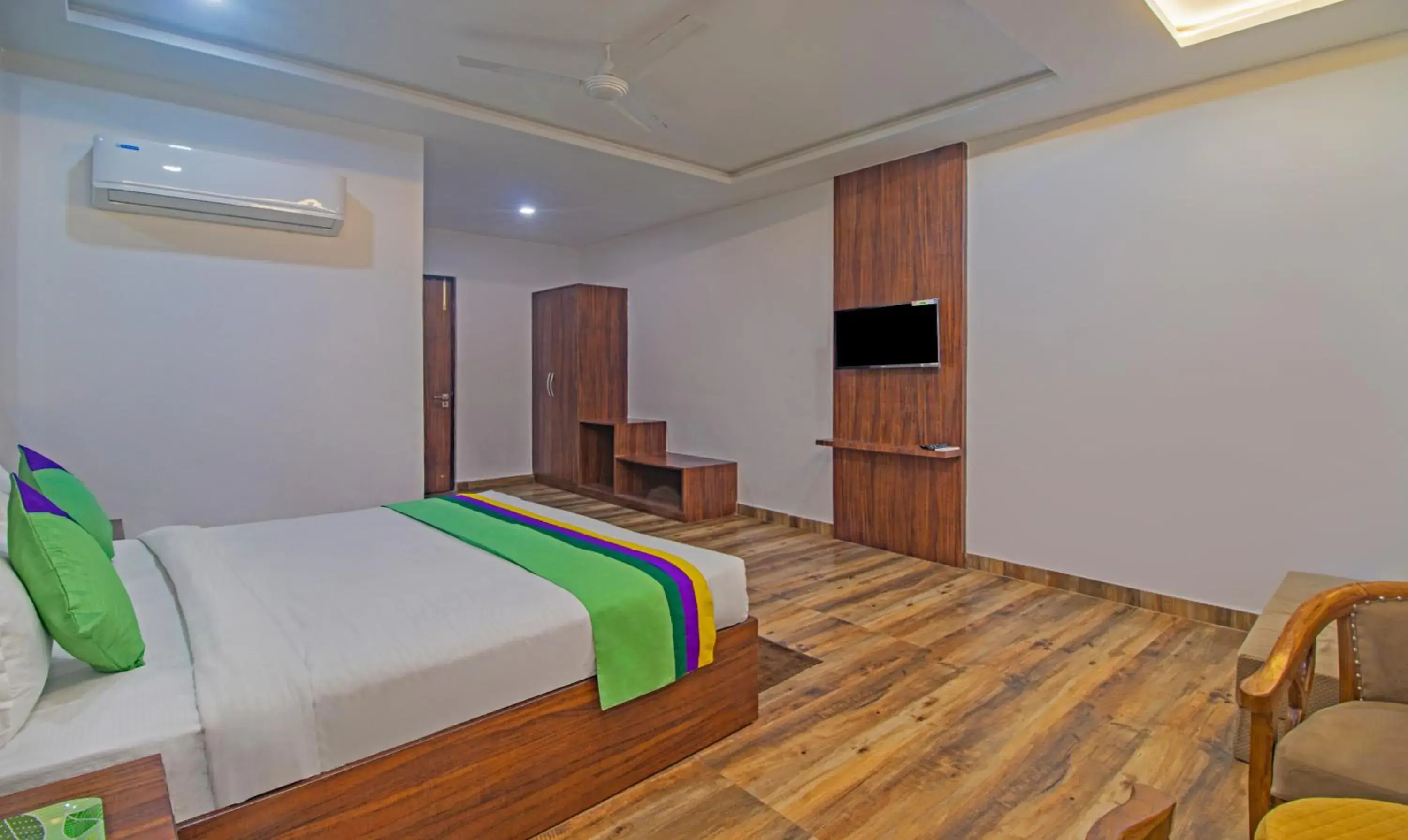 Bedroom, Bed in Treebo The Empire Near Taj Mahal Agra Bedroom, Bed in Treebo The Empire Near Taj Mahal Agra