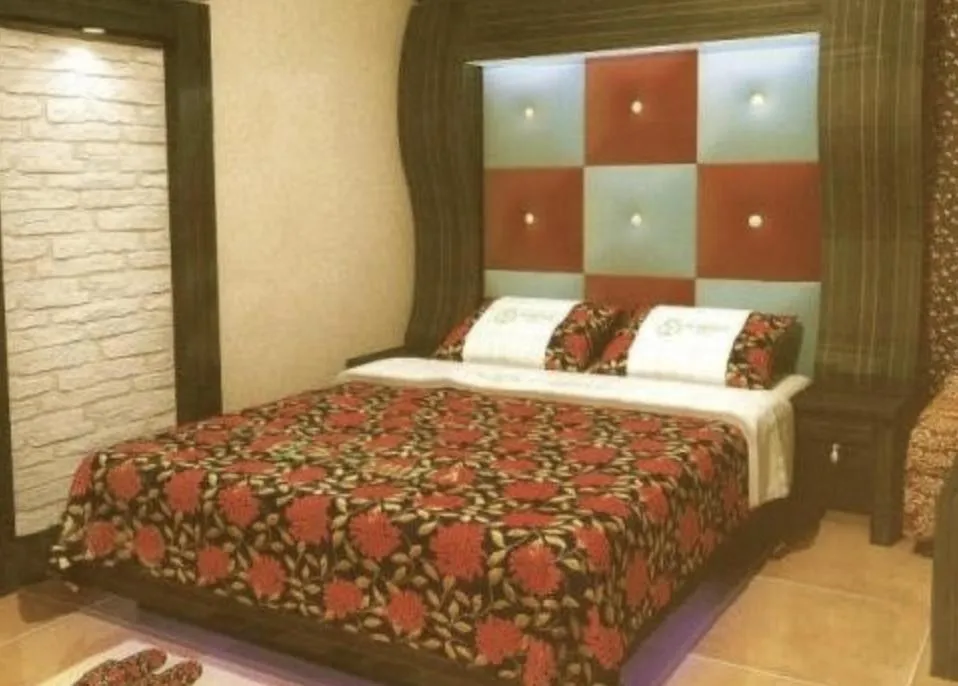 Bed in Opera Motel