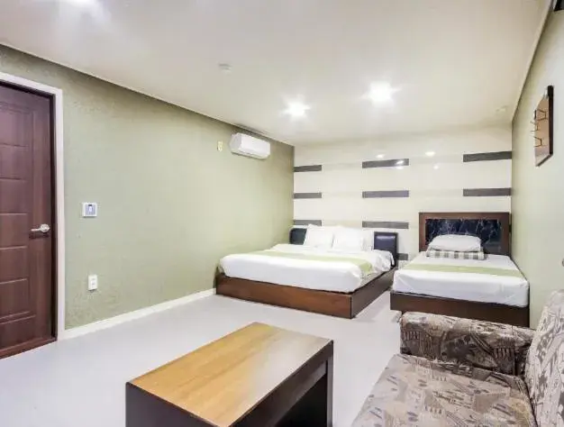 Bed in Opera Motel Bed in Opera Motel