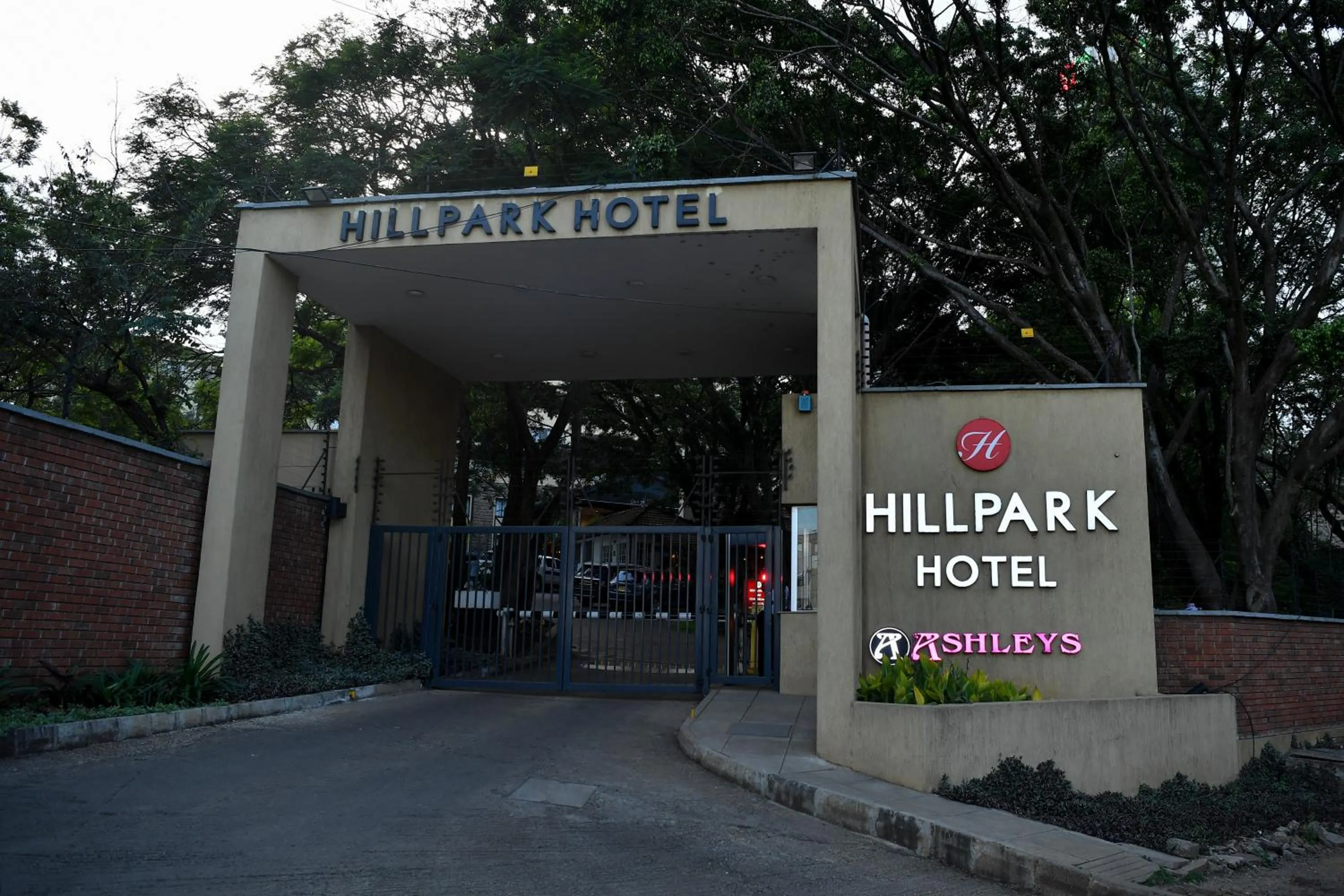 Facade/entrance in Hillpark Hotel