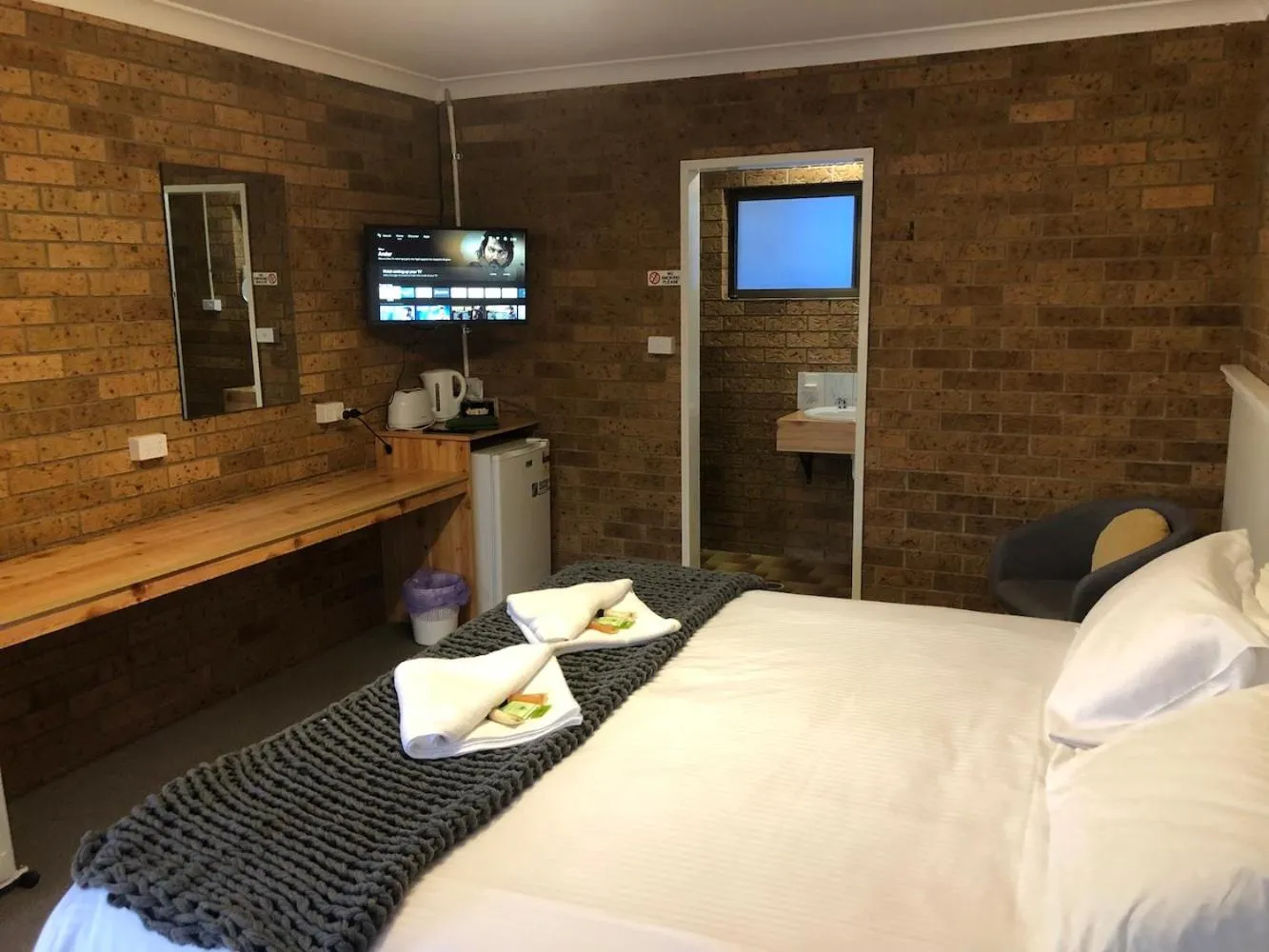 Bed in Deepwater Hotel