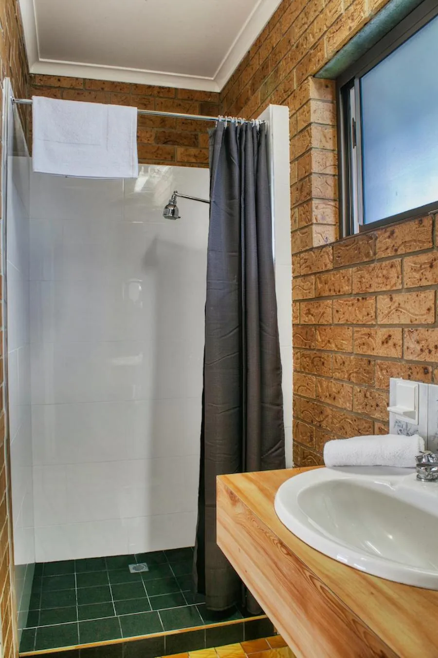 Shower in Deepwater Hotel