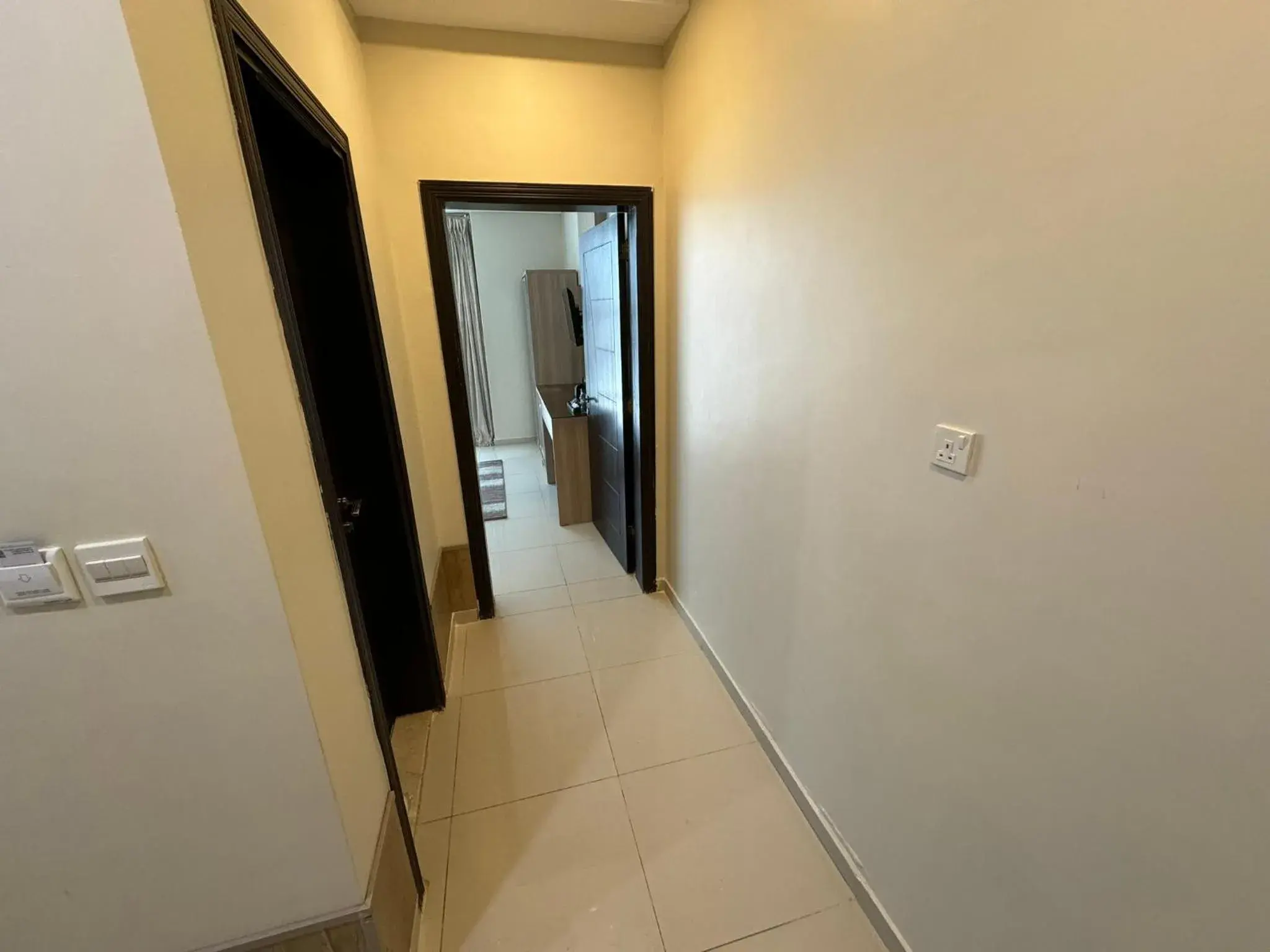 Property building in PRIMOTEL Suites As Salamah Property building in PRIMOTEL Suites As Salamah