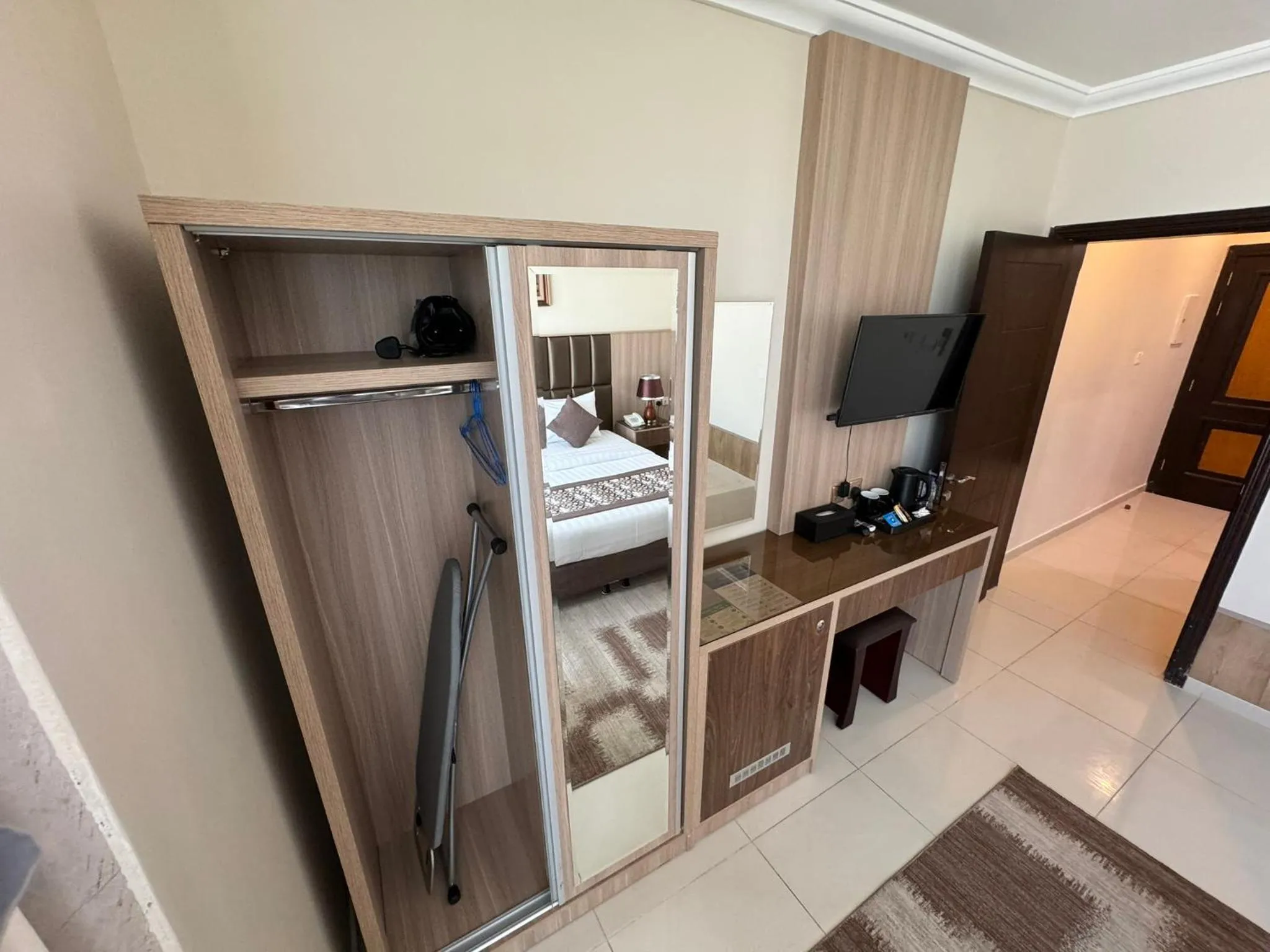 TV and multimedia, Bed in PRIMOTEL Suites As Salamah