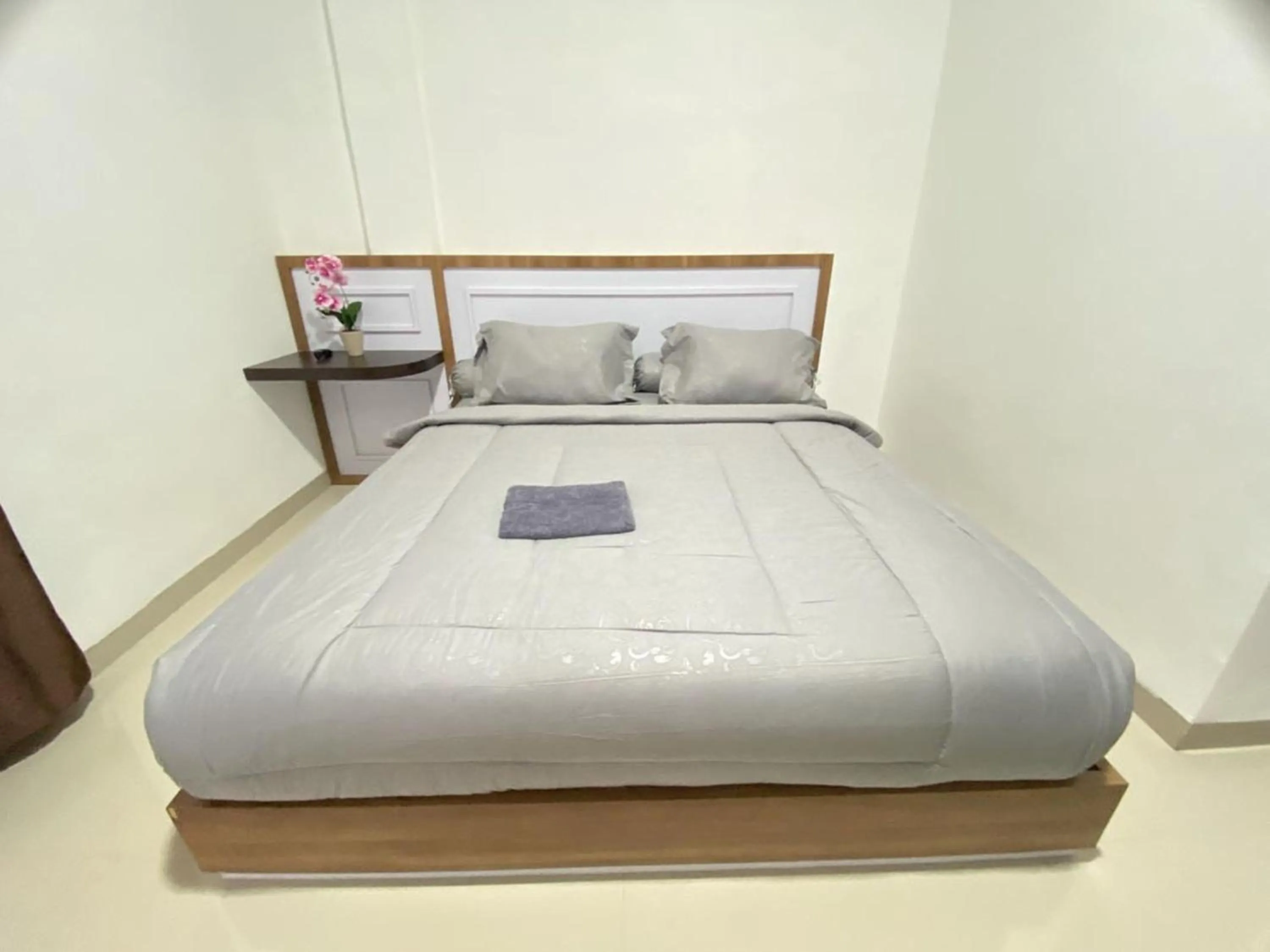 Bedroom in MJ Guest House Pusat Kota Malili Mitra RedDoorz