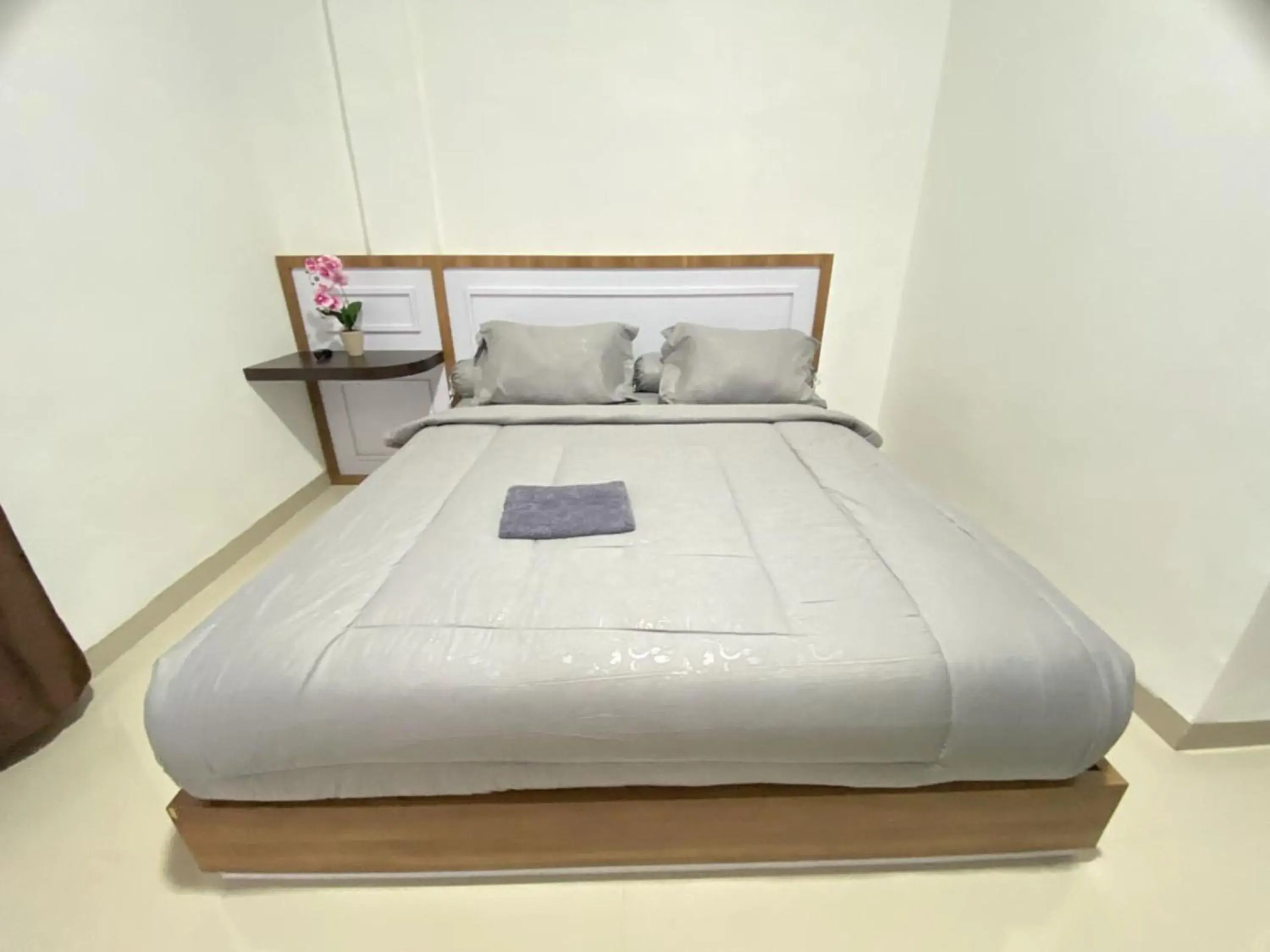 Bedroom in MJ Guest House Pusat Kota Malili Mitra RedDoorz Bedroom in MJ Guest House Pusat Kota Malili Mitra RedDoorz