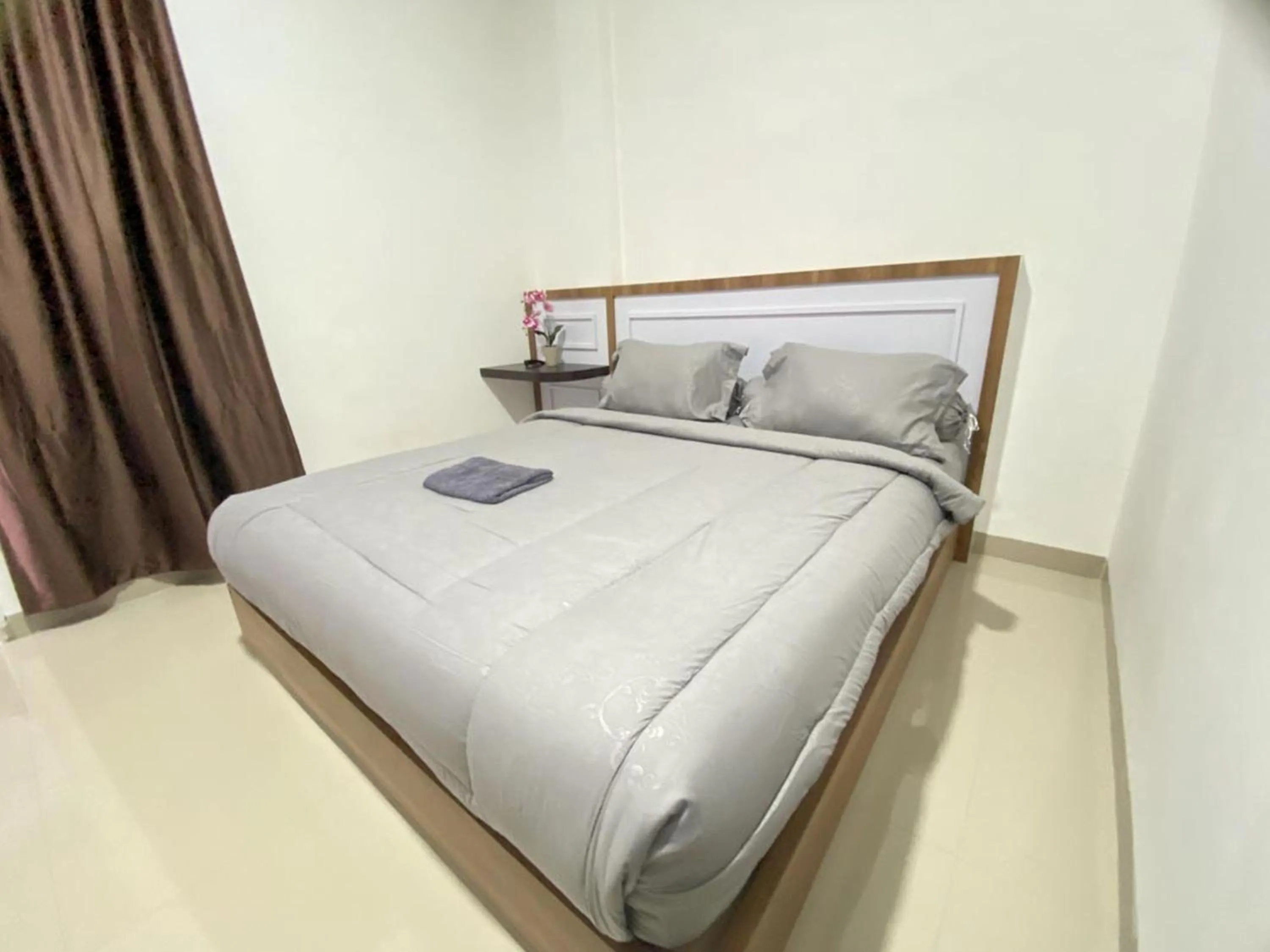 Bedroom in MJ Guest House Pusat Kota Malili Mitra RedDoorz