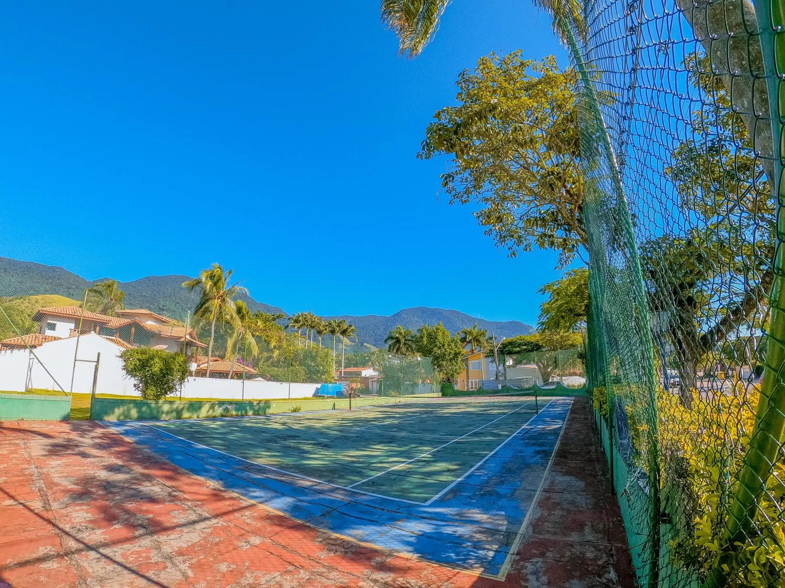 Tennis court in Hotel Arrastão